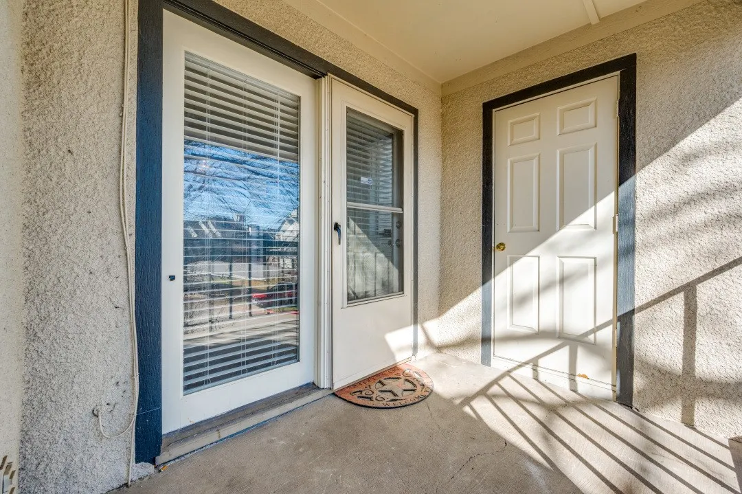 Condominium For Sale in Dallas County , 2835 Keller Springs 502, Carrollton, Texas 75006, 2 Bedroom, 2 Bathroom, Garage spaces, 948 Sqft, built in 1984, mls#21372624, Real Estate Agent in Carrollton, Homes For Sale in Dallas county, Homes For Sale in Carrollton, Realtor in Carrollton Texas, Real Estate Brokerage Independent Realty Texas, Luminita Cordes Realtor