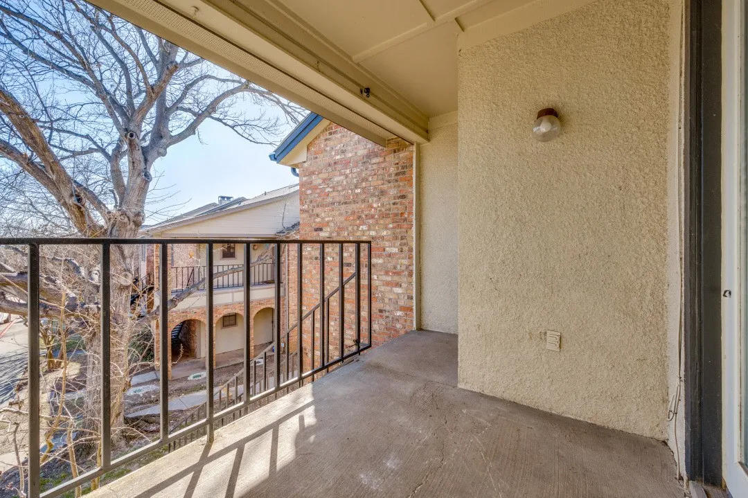 Condominium For Sale in Dallas County , 2835 Keller Springs 502, Carrollton, Texas 75006, 2 Bedroom, 2 Bathroom, Garage spaces, 948 Sqft, built in 1984, mls#21372624, Real Estate Agent in Carrollton, Homes For Sale in Dallas county, Homes For Sale in Carrollton, Realtor in Carrollton Texas, Real Estate Brokerage Independent Realty Texas, Luminita Cordes Realtor