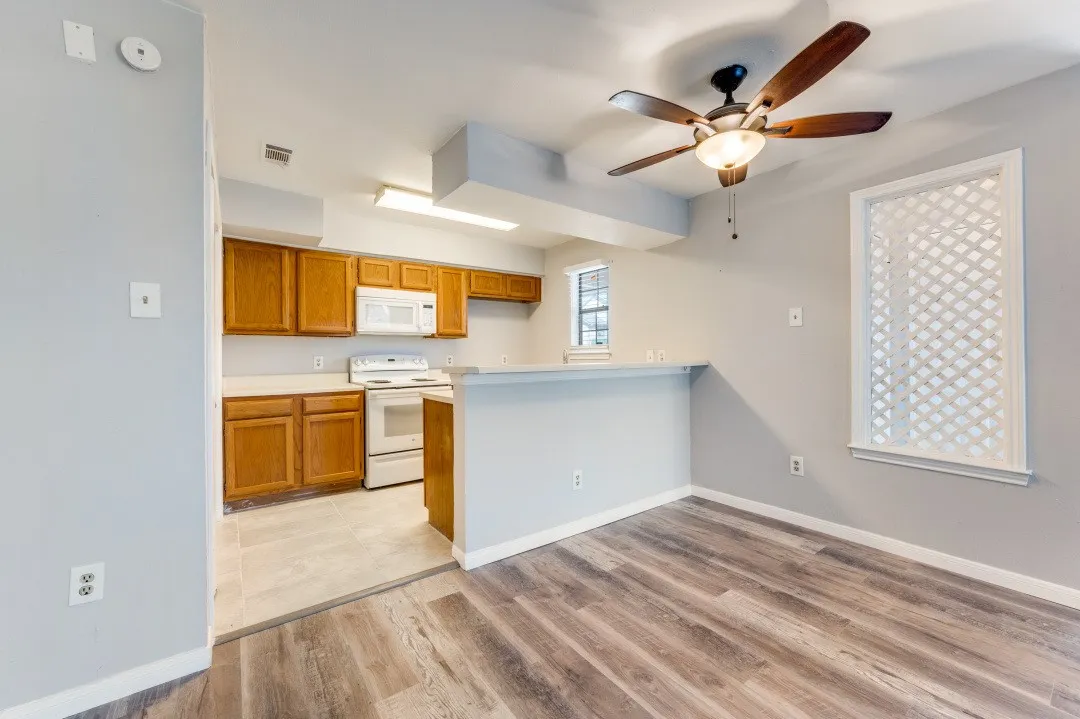 Condominium For Sale in Dallas County , 2835 Keller Springs 502, Carrollton, Texas 75006, 2 Bedroom, 2 Bathroom, Garage spaces, 948 Sqft, built in 1984, mls#21372624, Real Estate Agent in Carrollton, Homes For Sale in Dallas county, Homes For Sale in Carrollton, Realtor in Carrollton Texas, Real Estate Brokerage Independent Realty Texas, Luminita Cordes Realtor