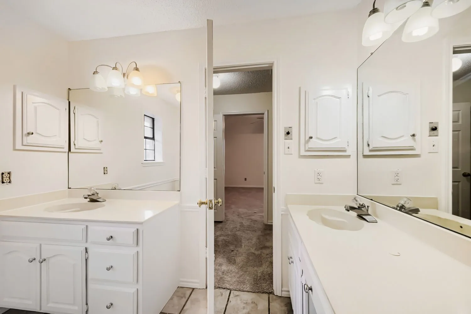 Single Family Residence For Sale in Denton County , 315 Tanglewood Street, Denton, Texas 76207, 3 Bedroom, 2 Bathroom, 2 Garage spaces, 1,646 Sqft, built in 1986, mls#21277137, Real Estate Agent in Denton, Homes For Sale in Denton county, Homes For Sale in Denton, Realtor in Denton Texas, Real Estate Brokerage Independent Realty Texas, Luminita Cordes Realtor