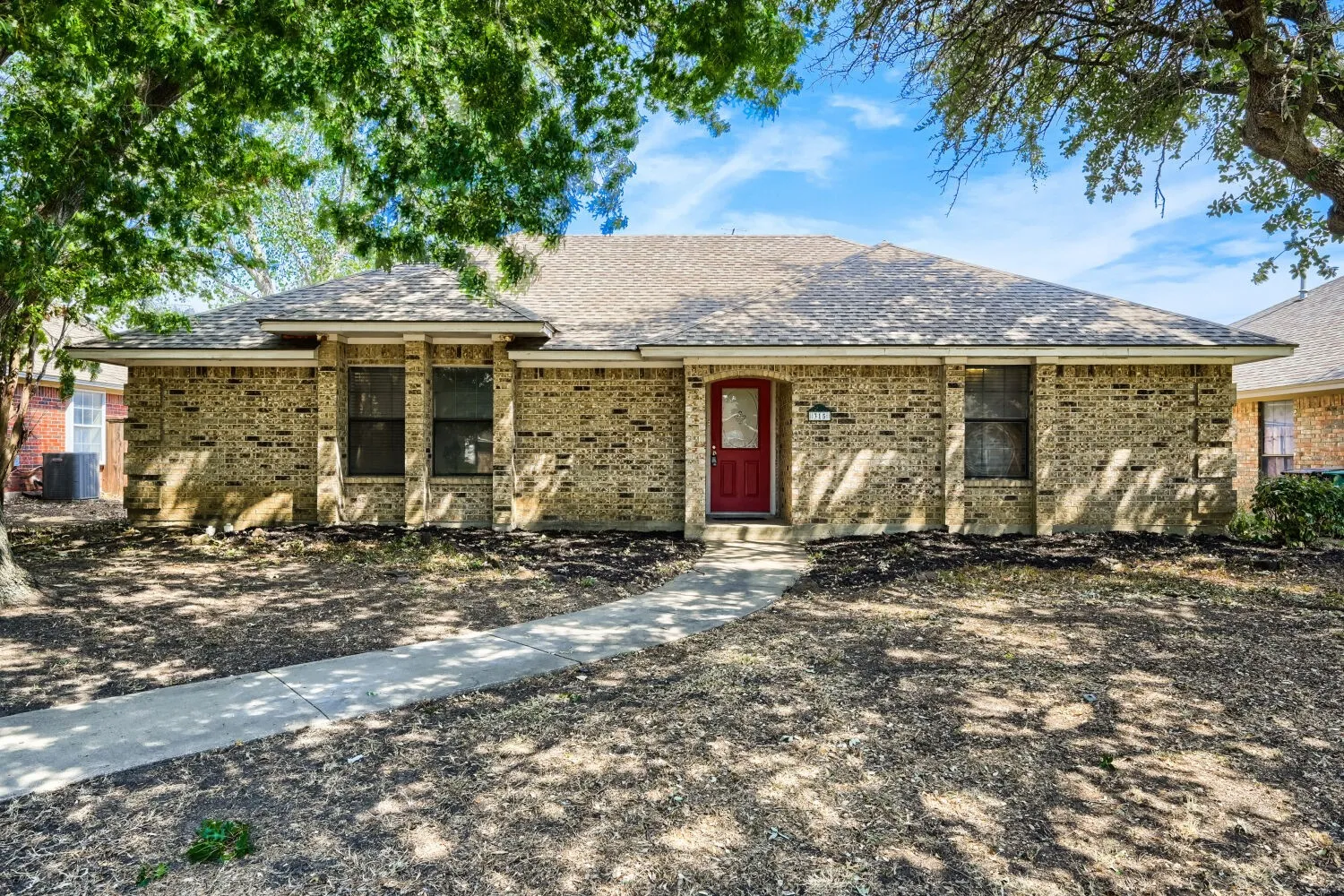 Single Family Residence For Sale in Denton County , 315 Tanglewood Street, Denton, Texas 76207, 3 Bedroom, 2 Bathroom, 2 Garage spaces, 1,646 Sqft, built in 1986, mls#21277137, Real Estate Agent in Denton, Homes For Sale in Denton county, Homes For Sale in Denton, Realtor in Denton Texas, Real Estate Brokerage Independent Realty Texas, Luminita Cordes Realtor