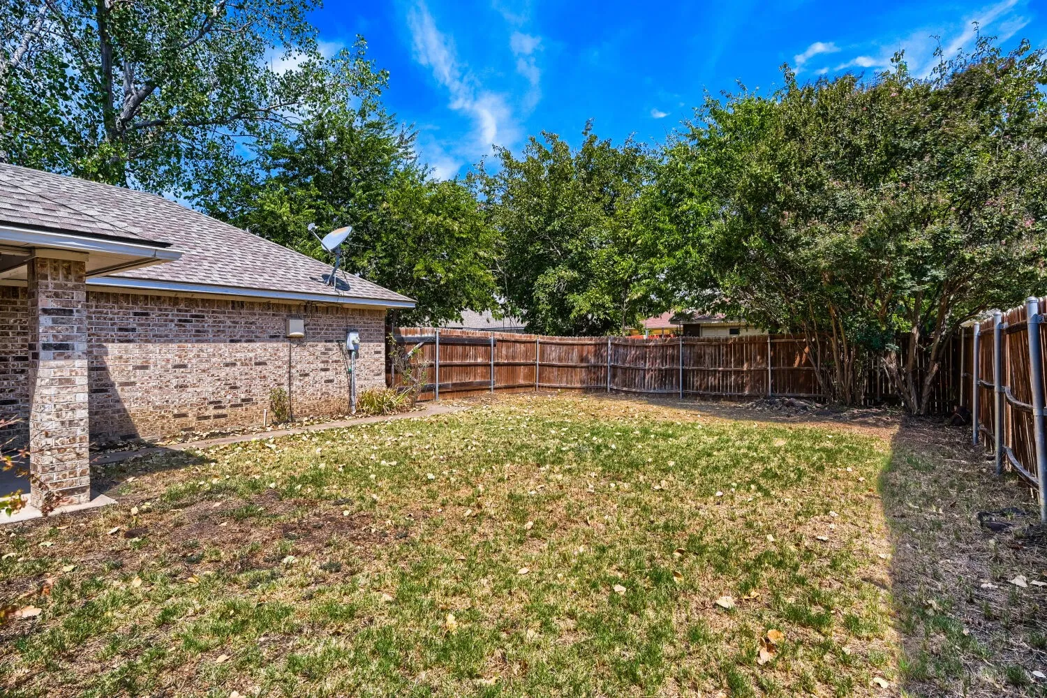 Single Family Residence For Sale in Denton County , 315 Tanglewood Street, Denton, Texas 76207, 3 Bedroom, 2 Bathroom, 2 Garage spaces, 1,646 Sqft, built in 1986, mls#21277137, Real Estate Agent in Denton, Homes For Sale in Denton county, Homes For Sale in Denton, Realtor in Denton Texas, Real Estate Brokerage Independent Realty Texas, Luminita Cordes Realtor