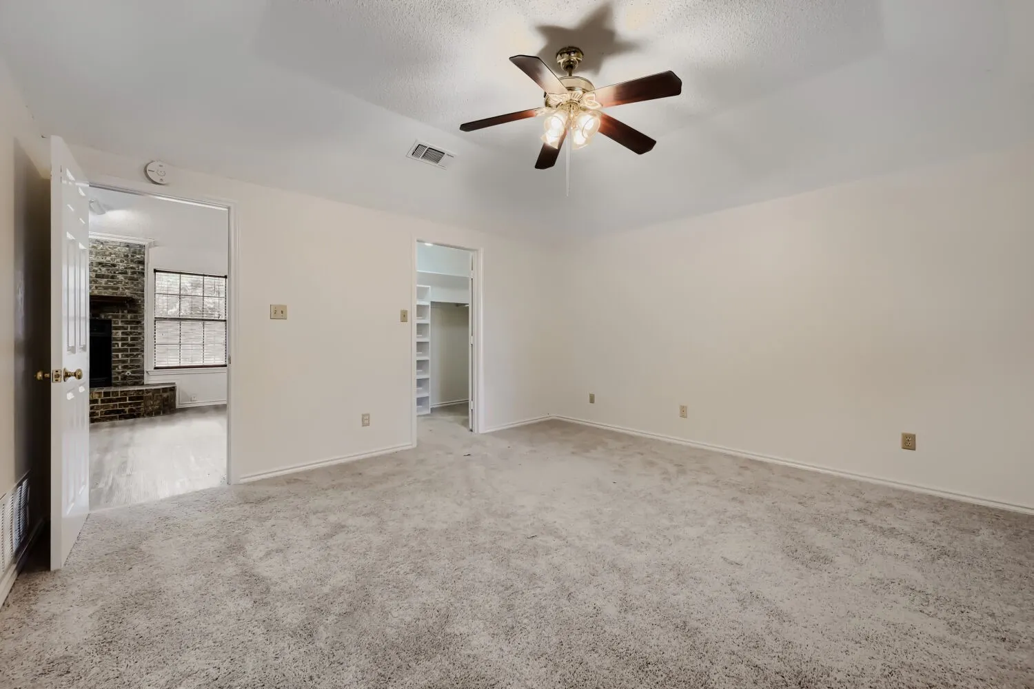 Single Family Residence For Sale in Denton County , 315 Tanglewood Street, Denton, Texas 76207, 3 Bedroom, 2 Bathroom, 2 Garage spaces, 1,646 Sqft, built in 1986, mls#21277137, Real Estate Agent in Denton, Homes For Sale in Denton county, Homes For Sale in Denton, Realtor in Denton Texas, Real Estate Brokerage Independent Realty Texas, Luminita Cordes Realtor