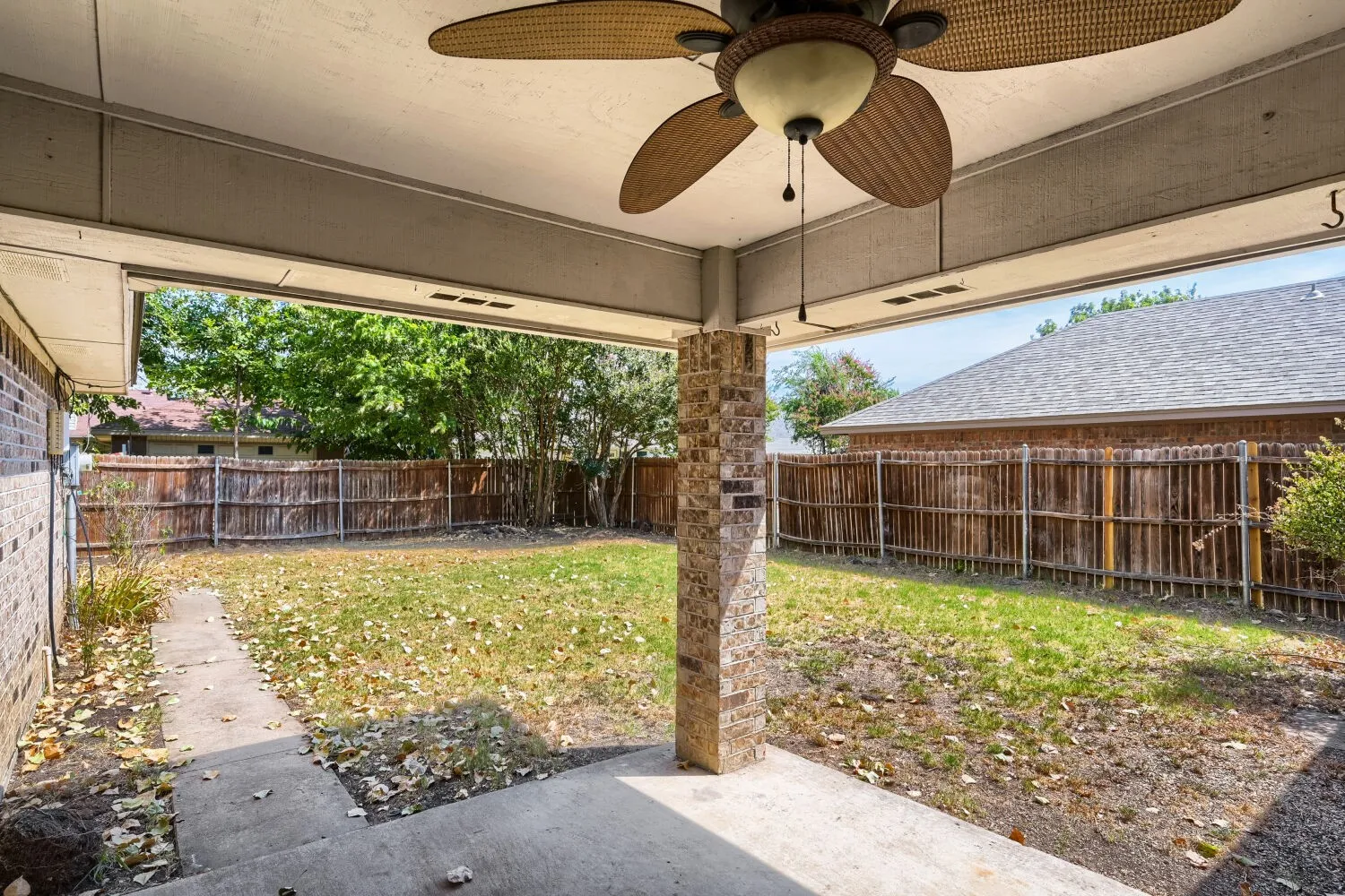 Single Family Residence For Sale in Denton County , 315 Tanglewood Street, Denton, Texas 76207, 3 Bedroom, 2 Bathroom, 2 Garage spaces, 1,646 Sqft, built in 1986, mls#21277137, Real Estate Agent in Denton, Homes For Sale in Denton county, Homes For Sale in Denton, Realtor in Denton Texas, Real Estate Brokerage Independent Realty Texas, Luminita Cordes Realtor