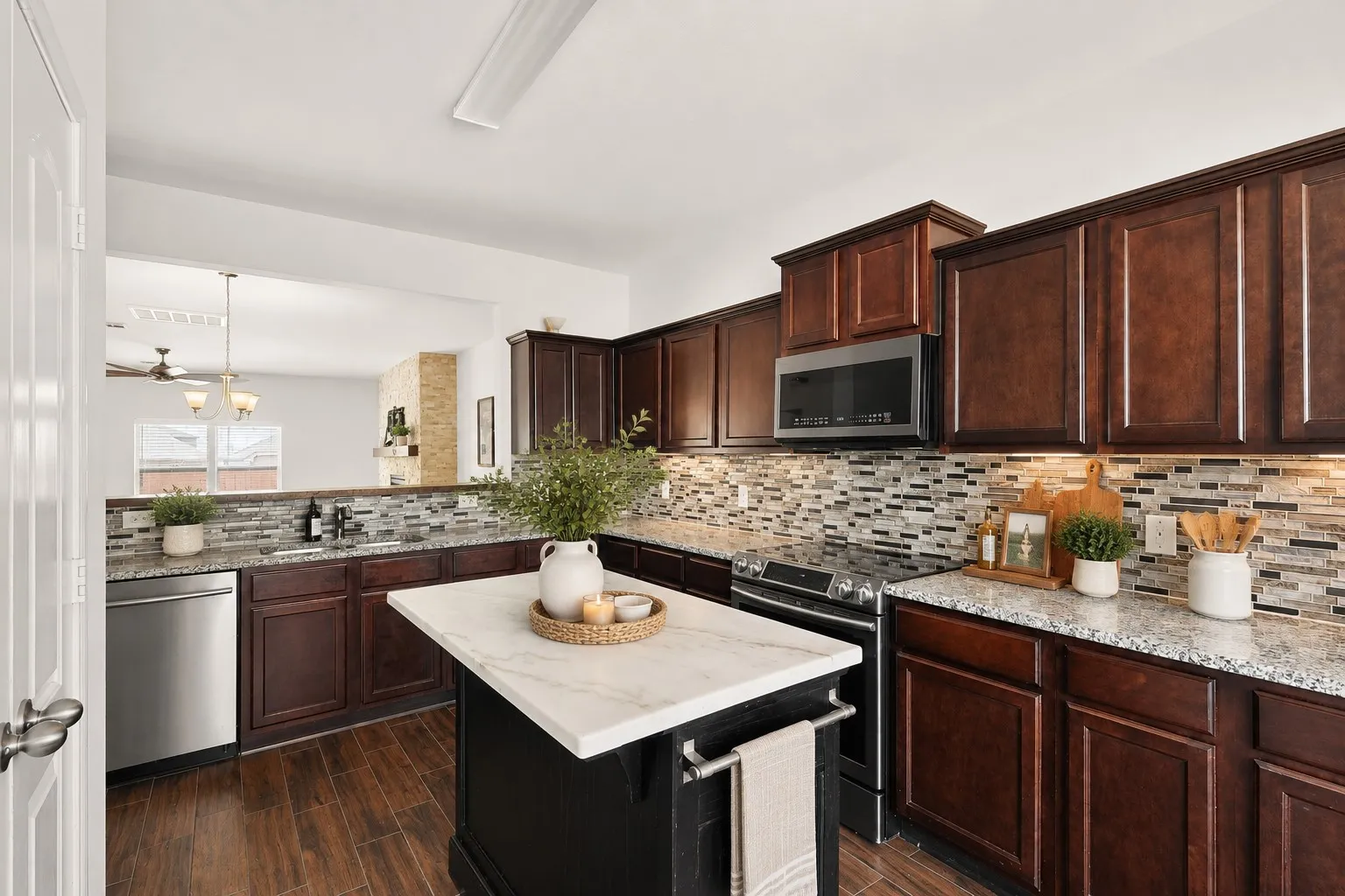 Single Family Residence For Sale in Denton County , 4808 Beaver Creek Avenue, Denton, Texas 76207, 5 Bedroom, 3 Bathroom, 2 Garage spaces, 2,991 Sqft, built in 2018, mls#21367239, Real Estate Agent in Denton, Homes For Sale in Denton county, Homes For Sale in Denton, Realtor in Denton Texas, Real Estate Brokerage Independent Realty Texas, Luminita Cordes Realtor