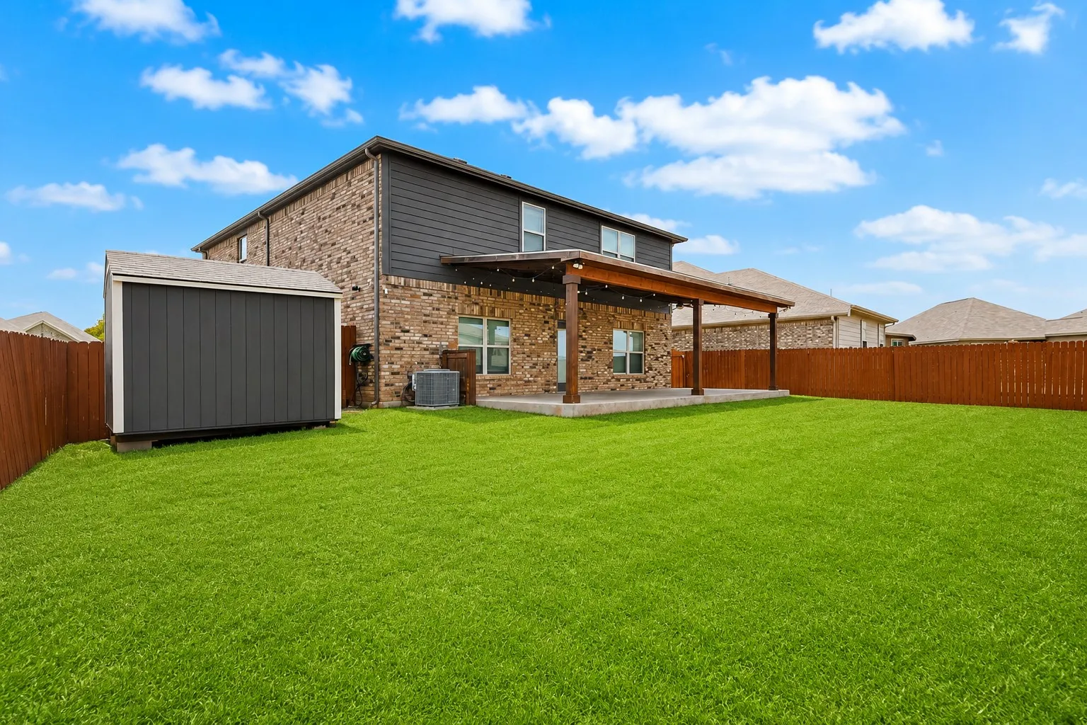 Single Family Residence For Sale in Denton County , 4808 Beaver Creek Avenue, Denton, Texas 76207, 5 Bedroom, 3 Bathroom, 2 Garage spaces, 2,991 Sqft, built in 2018, mls#21367239, Real Estate Agent in Denton, Homes For Sale in Denton county, Homes For Sale in Denton, Realtor in Denton Texas, Real Estate Brokerage Independent Realty Texas, Luminita Cordes Realtor