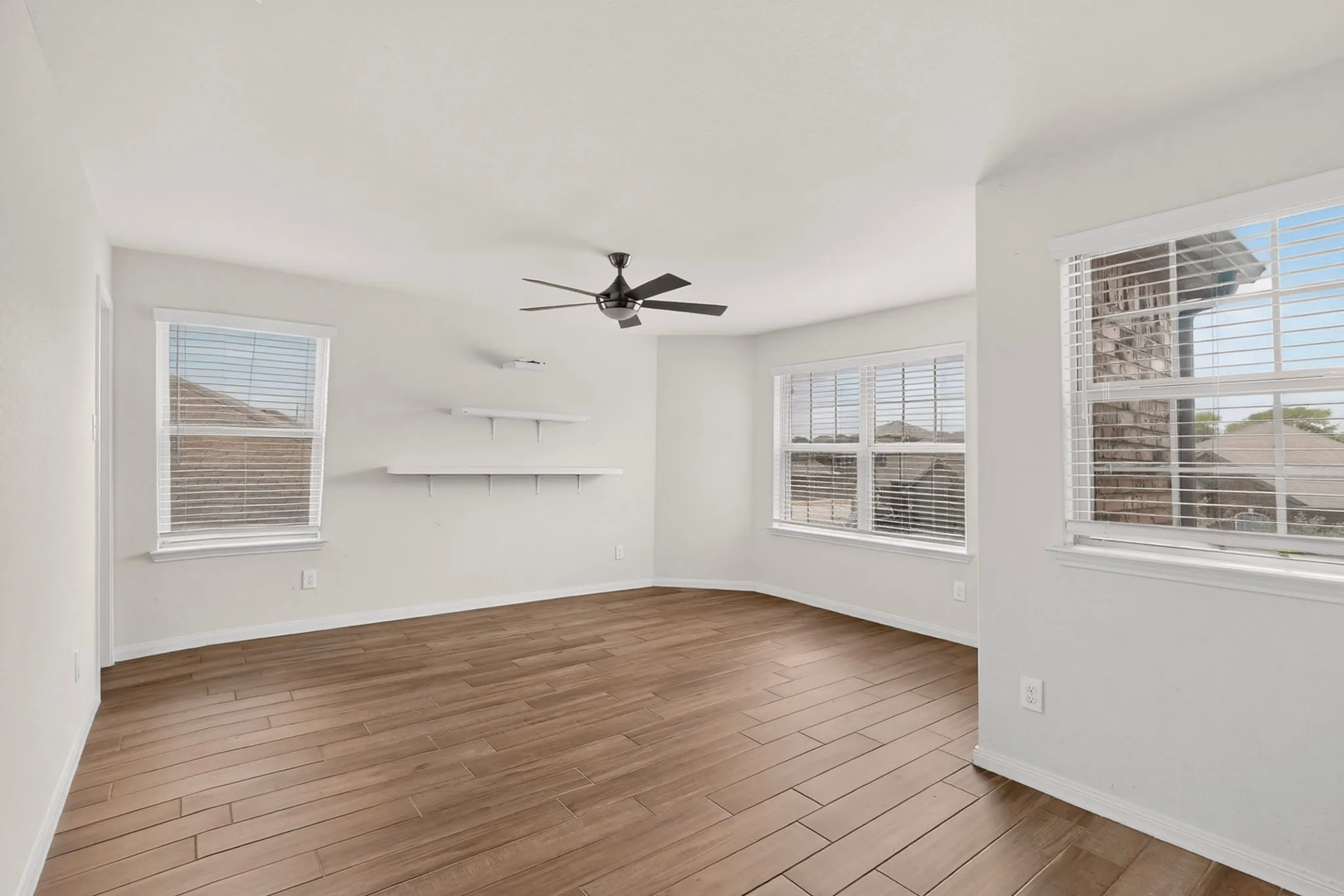 Single Family Residence For Sale in Denton County , 4808 Beaver Creek Avenue, Denton, Texas 76207, 5 Bedroom, 3 Bathroom, 2 Garage spaces, 2,991 Sqft, built in 2018, mls#21367239, Real Estate Agent in Denton, Homes For Sale in Denton county, Homes For Sale in Denton, Realtor in Denton Texas, Real Estate Brokerage Independent Realty Texas, Luminita Cordes Realtor