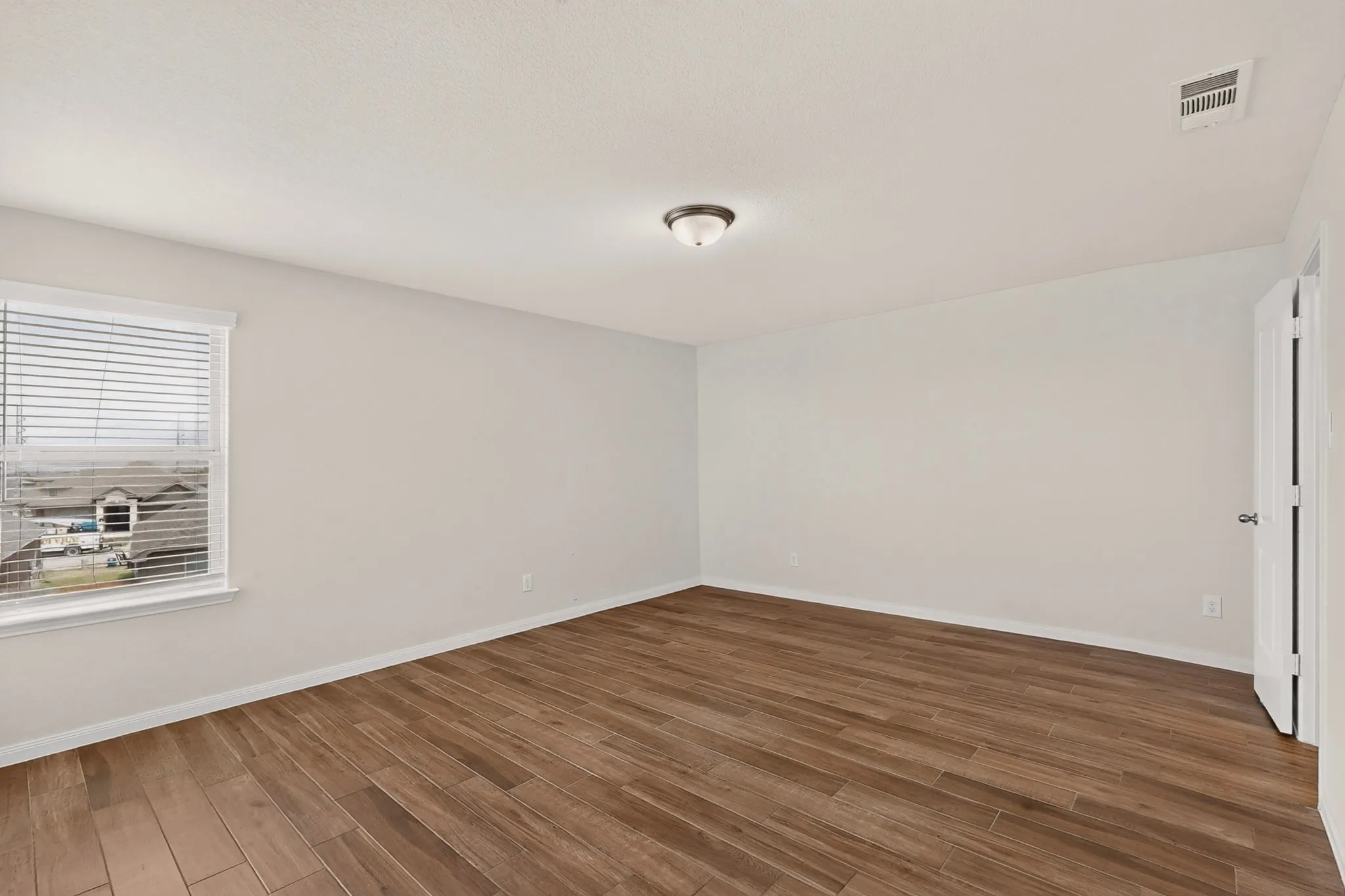 Single Family Residence For Sale in Denton County , 4808 Beaver Creek Avenue, Denton, Texas 76207, 5 Bedroom, 3 Bathroom, 2 Garage spaces, 2,991 Sqft, built in 2018, mls#21367239, Real Estate Agent in Denton, Homes For Sale in Denton county, Homes For Sale in Denton, Realtor in Denton Texas, Real Estate Brokerage Independent Realty Texas, Luminita Cordes Realtor