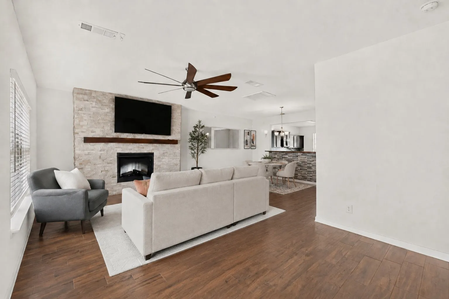 Single Family Residence For Sale in Denton County , 4808 Beaver Creek Avenue, Denton, Texas 76207, 5 Bedroom, 3 Bathroom, 2 Garage spaces, 2,991 Sqft, built in 2018, mls#21367239, Real Estate Agent in Denton, Homes For Sale in Denton county, Homes For Sale in Denton, Realtor in Denton Texas, Real Estate Brokerage Independent Realty Texas, Luminita Cordes Realtor
