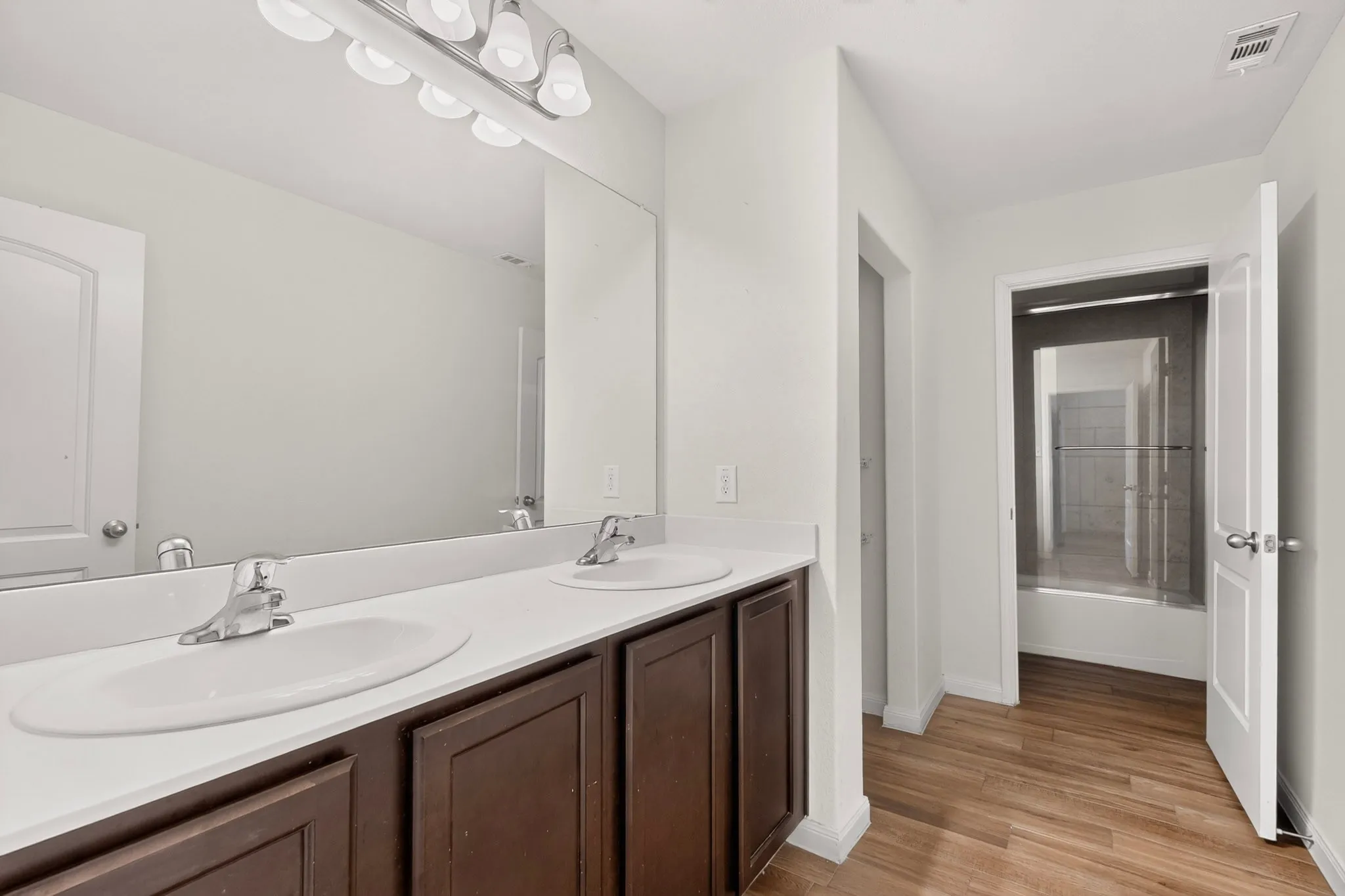 Single Family Residence For Sale in Denton County , 4808 Beaver Creek Avenue, Denton, Texas 76207, 5 Bedroom, 3 Bathroom, 2 Garage spaces, 2,991 Sqft, built in 2018, mls#21367239, Real Estate Agent in Denton, Homes For Sale in Denton county, Homes For Sale in Denton, Realtor in Denton Texas, Real Estate Brokerage Independent Realty Texas, Luminita Cordes Realtor