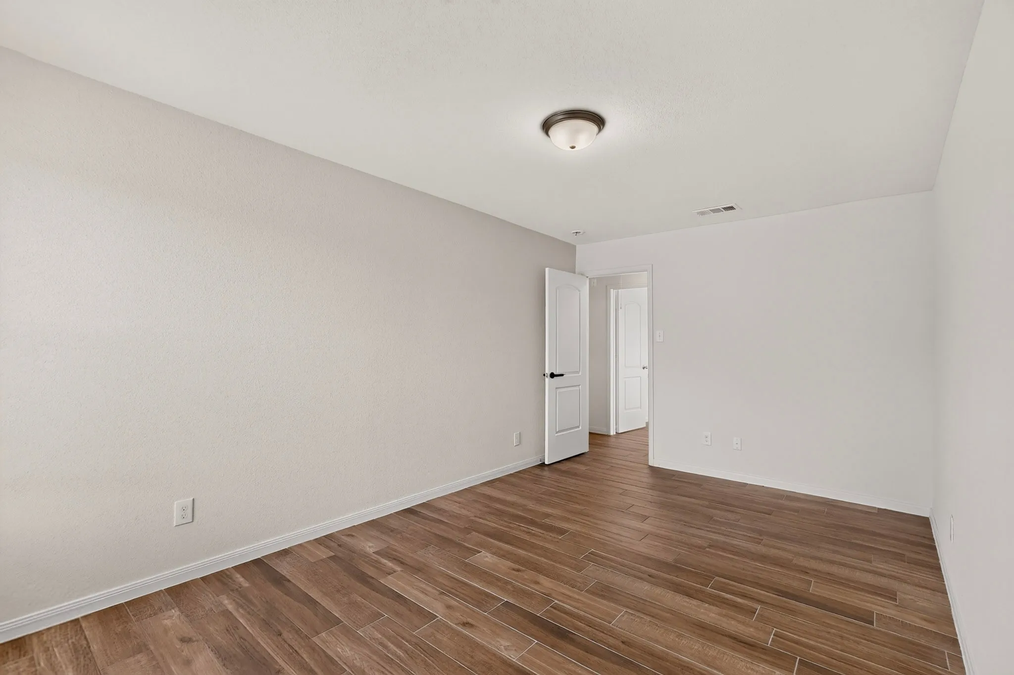 Single Family Residence For Sale in Denton County , 4808 Beaver Creek Avenue, Denton, Texas 76207, 5 Bedroom, 3 Bathroom, 2 Garage spaces, 2,991 Sqft, built in 2018, mls#21367239, Real Estate Agent in Denton, Homes For Sale in Denton county, Homes For Sale in Denton, Realtor in Denton Texas, Real Estate Brokerage Independent Realty Texas, Luminita Cordes Realtor