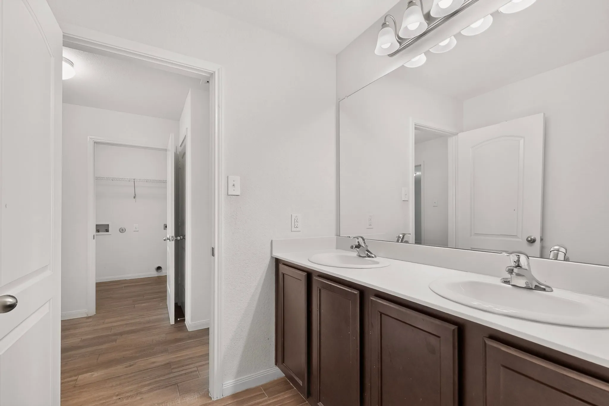 Single Family Residence For Sale in Denton County , 4808 Beaver Creek Avenue, Denton, Texas 76207, 5 Bedroom, 3 Bathroom, 2 Garage spaces, 2,991 Sqft, built in 2018, mls#21367239, Real Estate Agent in Denton, Homes For Sale in Denton county, Homes For Sale in Denton, Realtor in Denton Texas, Real Estate Brokerage Independent Realty Texas, Luminita Cordes Realtor