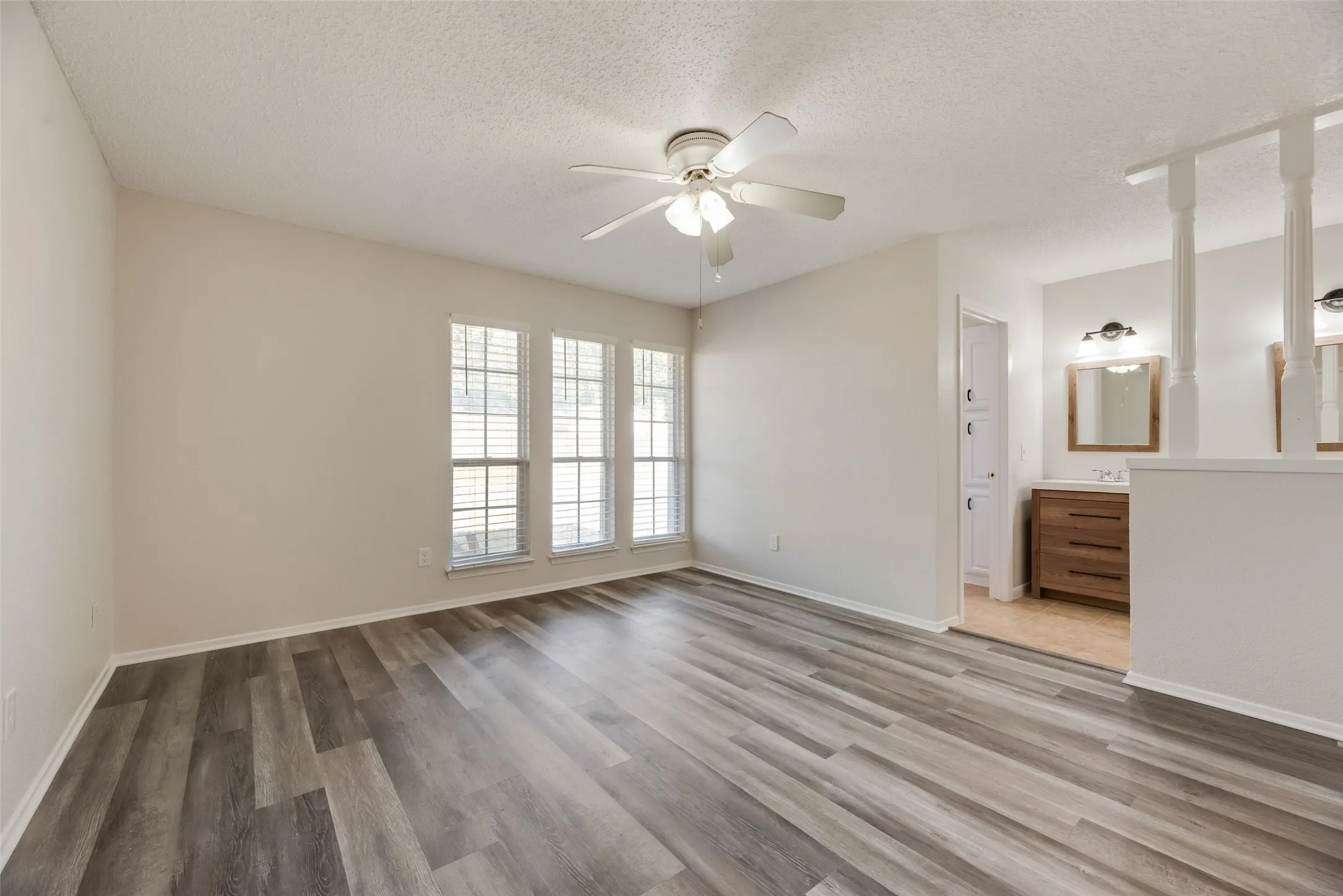 Single Family Residence For Sale in Denton County , 1422 Westwood Drive, Lewisville, Texas 75067, 4 Bedroom, 2 Bathroom, 2 Garage spaces, 1,509 Sqft, built in 1980, mls#21372622, Real Estate Agent in Lewisville, Homes For Sale in Denton county, Homes For Sale in Lewisville, Realtor in Lewisville Texas, Real Estate Brokerage Independent Realty Texas, Luminita Cordes Realtor