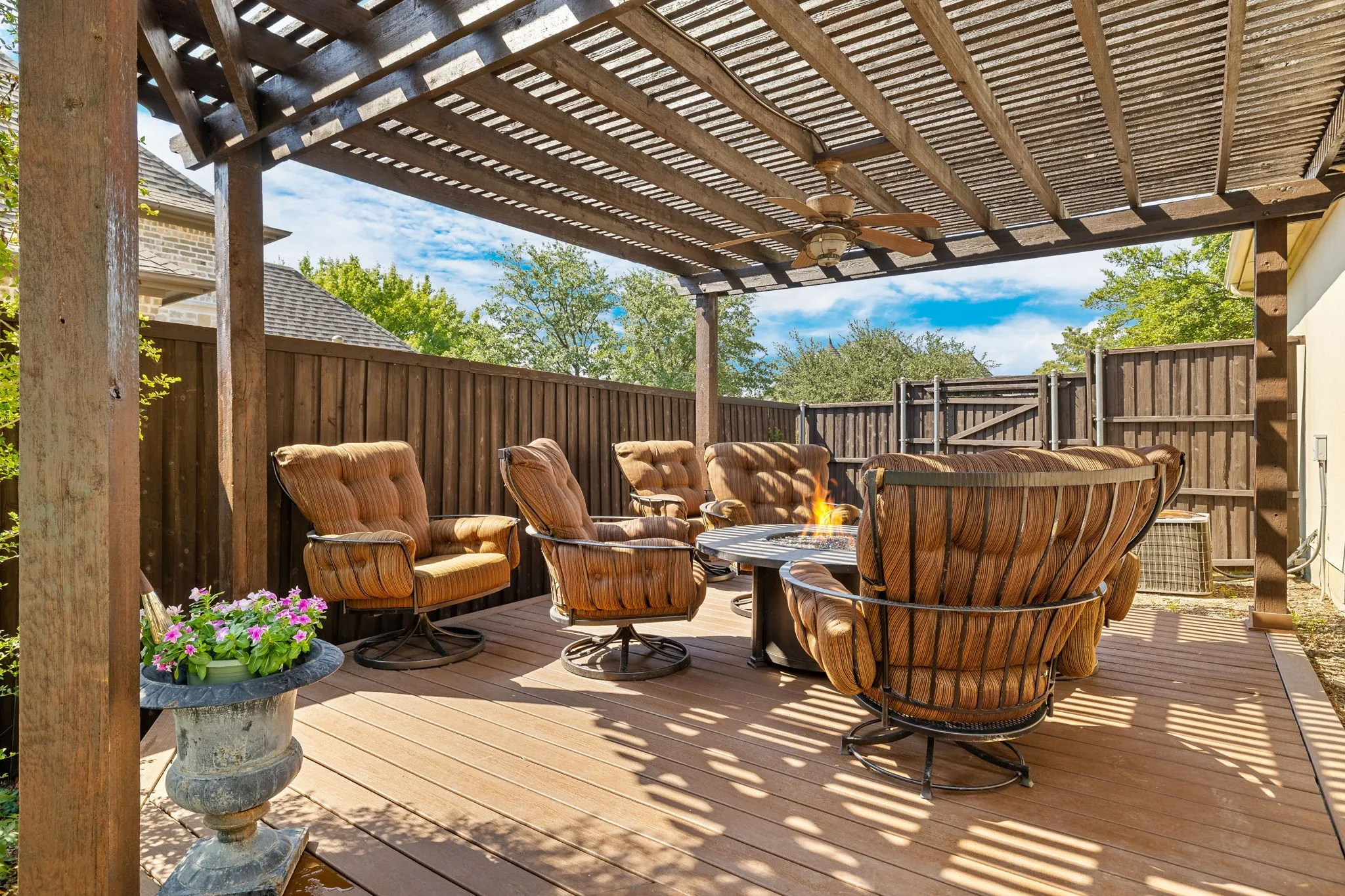 Additional patio with pergola.