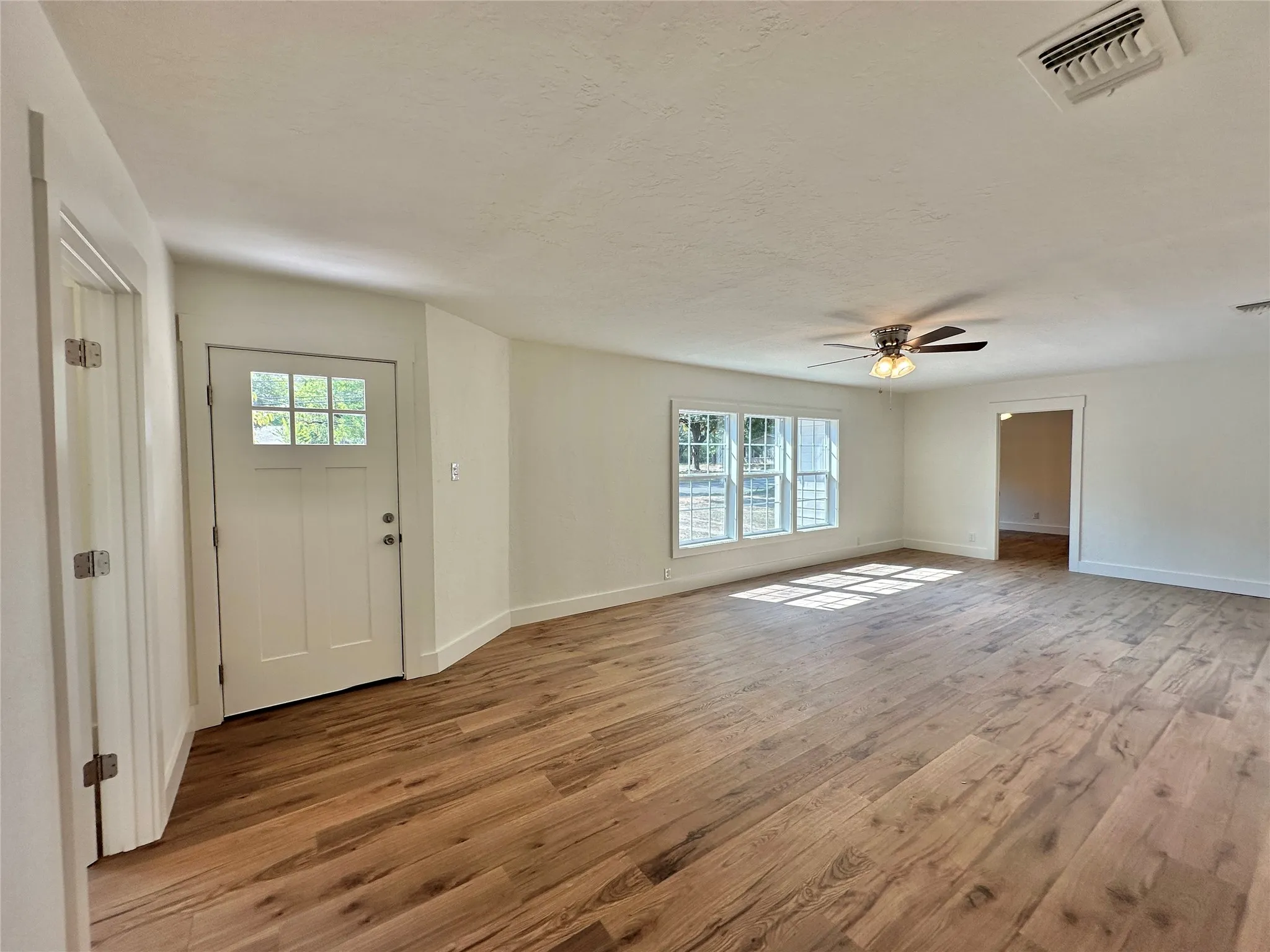 Single Family Residence For Sale in Hopkins County , 112 Morris Drive, Sulphur Springs, Texas 75482, 4 Bedroom, 2 Bathroom, Garage spaces, 1,626 Sqft, built in 1956, mls#21371819, Real Estate Agent in Sulphur Springs, Homes For Sale in Hopkins county, Homes For Sale in Sulphur Springs, Realtor in Sulphur Springs Texas, Real Estate Brokerage Independent Realty Texas, Luminita Cordes Realtor