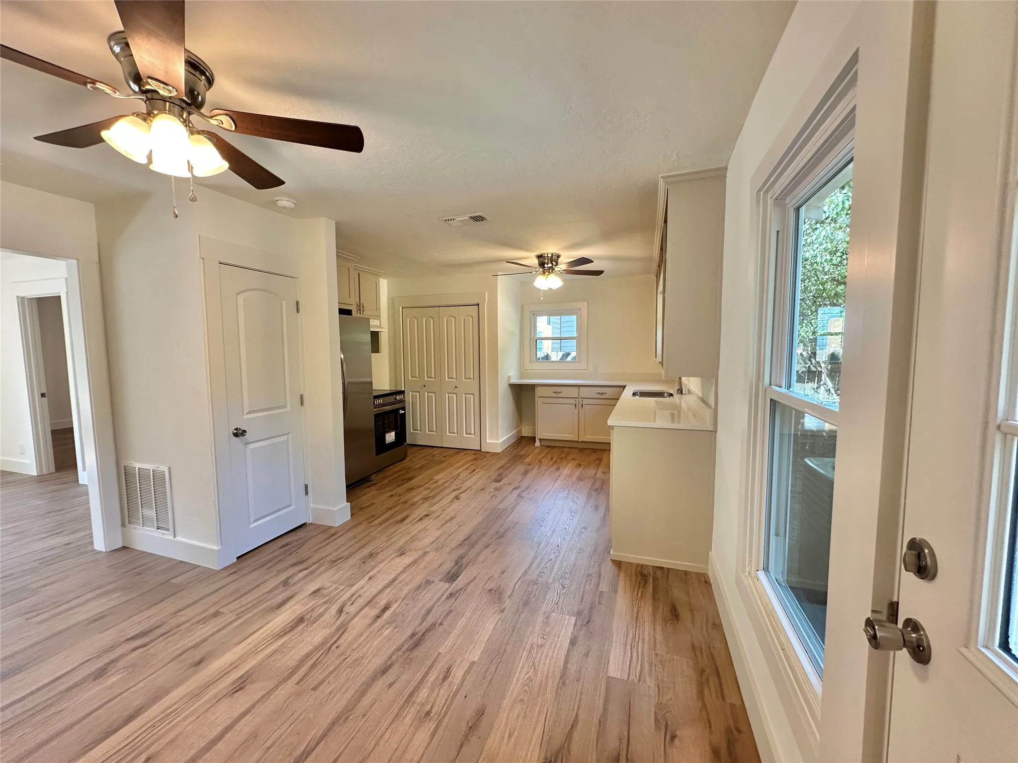 Single Family Residence For Sale in Hopkins County , 112 Morris Drive, Sulphur Springs, Texas 75482, 4 Bedroom, 2 Bathroom, Garage spaces, 1,626 Sqft, built in 1956, mls#21371819, Real Estate Agent in Sulphur Springs, Homes For Sale in Hopkins county, Homes For Sale in Sulphur Springs, Realtor in Sulphur Springs Texas, Real Estate Brokerage Independent Realty Texas, Luminita Cordes Realtor