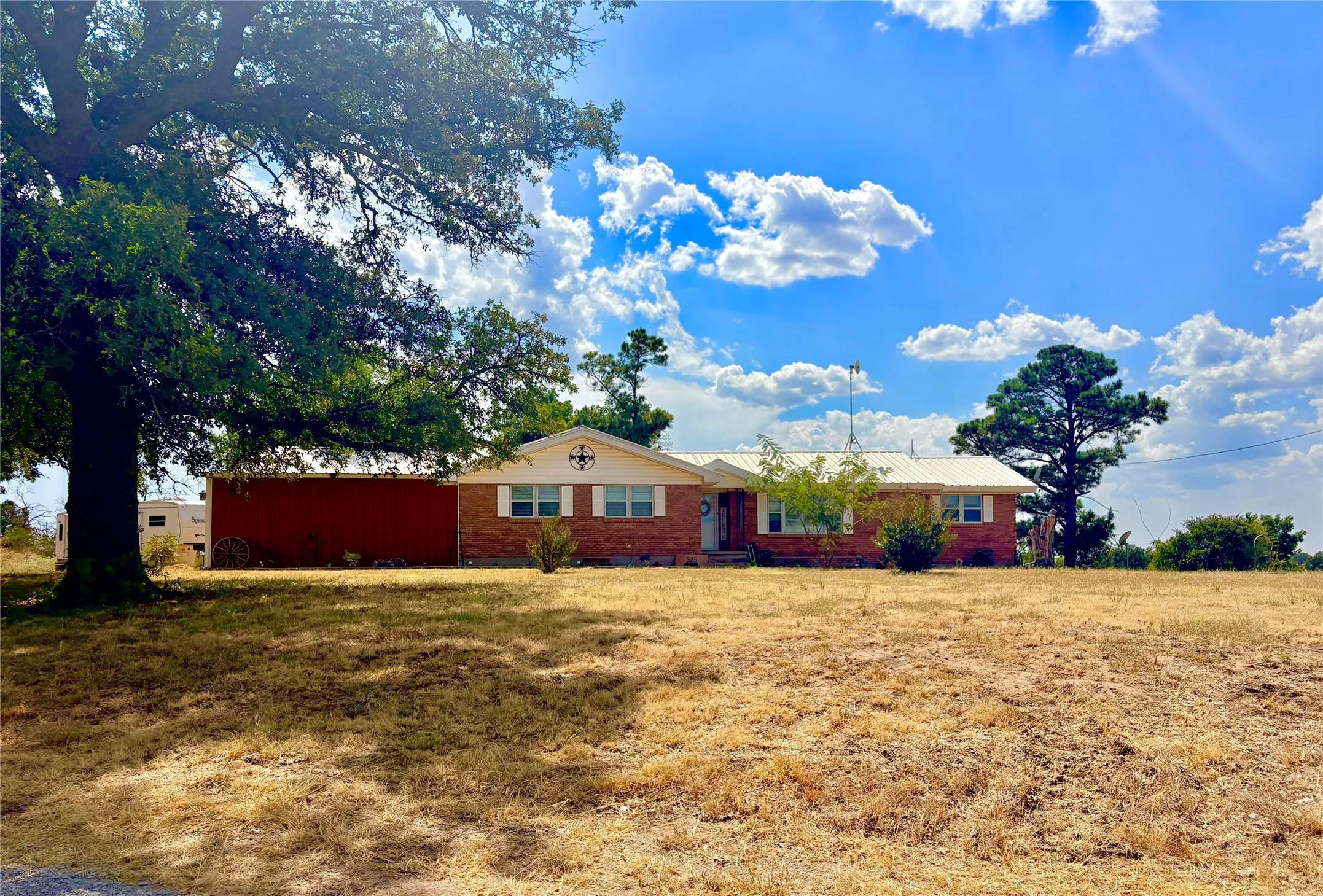 Farm For Sale in Eastland County , 325 Highway 2563, Eastland, Texas 76448, 3 Bedroom, 2 Bathroom, 2 Garage spaces, 2,272 Sqft, built in 1967, mls#21372633, Real Estate Agent in Eastland, Homes For Sale in Eastland county, Homes For Sale in Eastland, Realtor in Eastland Texas, Real Estate Brokerage Independent Realty Texas, Luminita Cordes Realtor