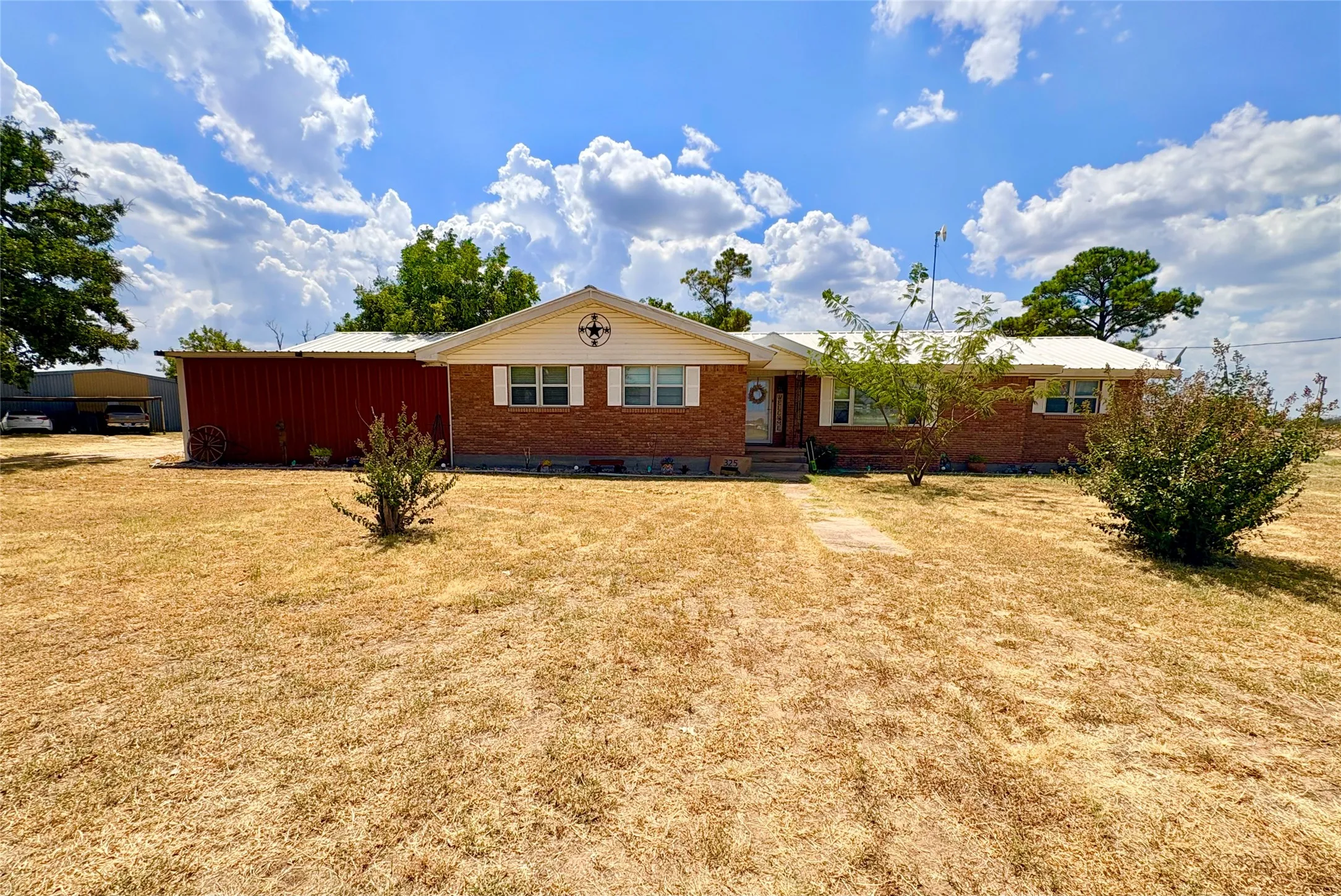 Farm For Sale in Eastland County , 325 Highway 2563, Eastland, Texas 76448, 3 Bedroom, 2 Bathroom, 2 Garage spaces, 2,272 Sqft, built in 1967, mls#21372633, Real Estate Agent in Eastland, Homes For Sale in Eastland county, Homes For Sale in Eastland, Realtor in Eastland Texas, Real Estate Brokerage Independent Realty Texas, Luminita Cordes Realtor