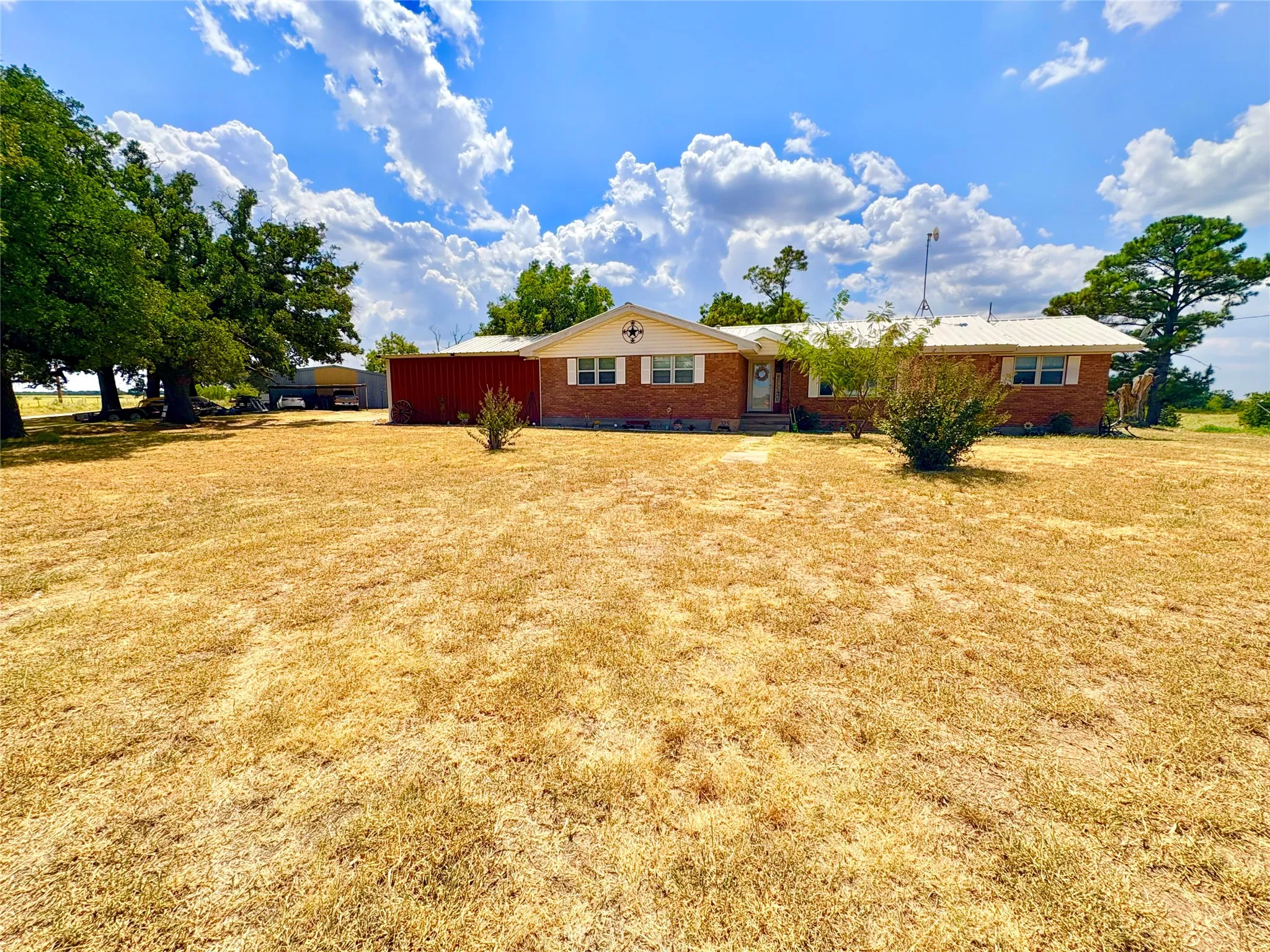 Farm For Sale in Eastland County , 325 Highway 2563, Eastland, Texas 76448, 3 Bedroom, 2 Bathroom, 2 Garage spaces, 2,272 Sqft, built in 1967, mls#21372633, Real Estate Agent in Eastland, Homes For Sale in Eastland county, Homes For Sale in Eastland, Realtor in Eastland Texas, Real Estate Brokerage Independent Realty Texas, Luminita Cordes Realtor