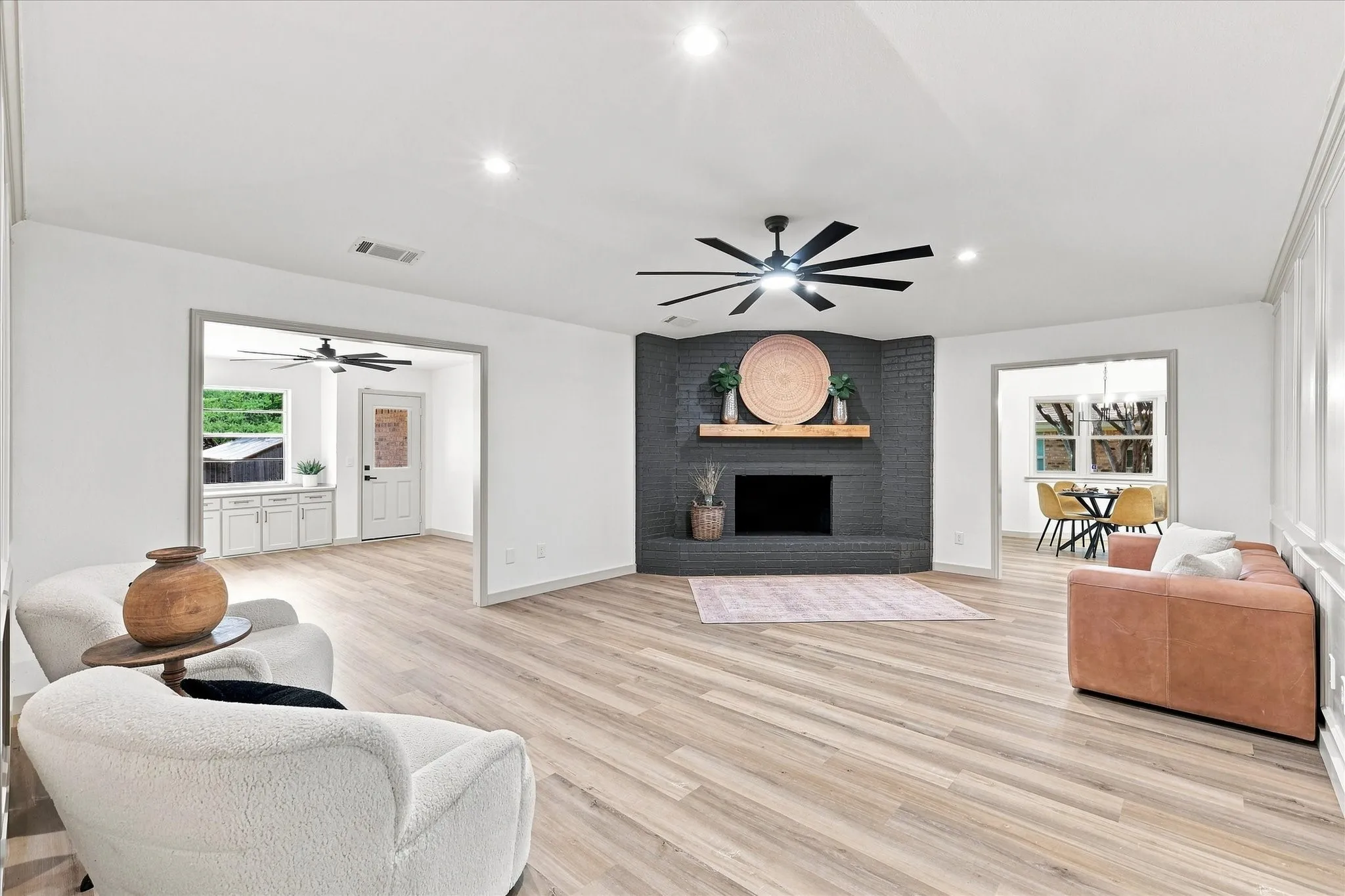 Single Family Residence For Sale in Denton County , 1419 San Antone Lane, Lewisville, Texas 75077, 4 Bedroom, 2 Bathroom, 2 Garage spaces, 2,072 Sqft, built in 1974, mls#21370814, Real Estate Agent in Lewisville, Homes For Sale in Denton county, Homes For Sale in Lewisville, Realtor in Lewisville Texas, Real Estate Brokerage Independent Realty Texas, Luminita Cordes Realtor