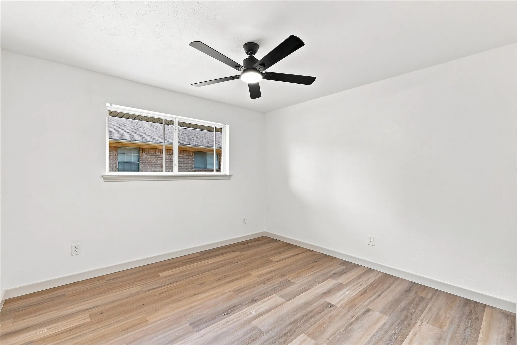 Single Family Residence For Sale in Denton County , 1419 San Antone Lane, Lewisville, Texas 75077, 4 Bedroom, 2 Bathroom, 2 Garage spaces, 2,072 Sqft, built in 1974, mls#21370814, Real Estate Agent in Lewisville, Homes For Sale in Denton county, Homes For Sale in Lewisville, Realtor in Lewisville Texas, Real Estate Brokerage Independent Realty Texas, Luminita Cordes Realtor