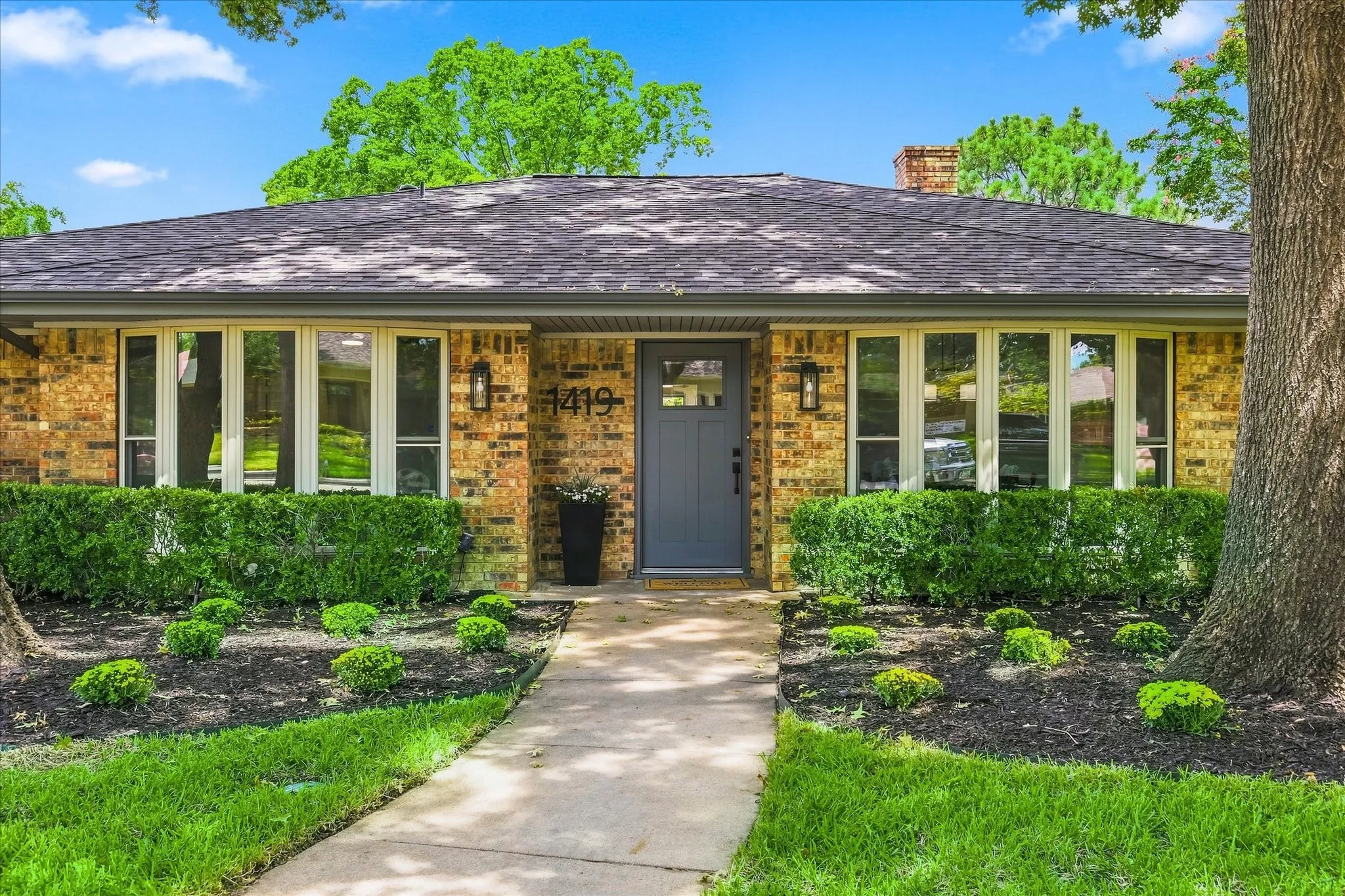 Single Family Residence For Sale in Denton County , 1419 San Antone Lane, Lewisville, Texas 75077, 4 Bedroom, 2 Bathroom, 2 Garage spaces, 2,072 Sqft, built in 1974, mls#21370814, Real Estate Agent in Lewisville, Homes For Sale in Denton county, Homes For Sale in Lewisville, Realtor in Lewisville Texas, Real Estate Brokerage Independent Realty Texas, Luminita Cordes Realtor