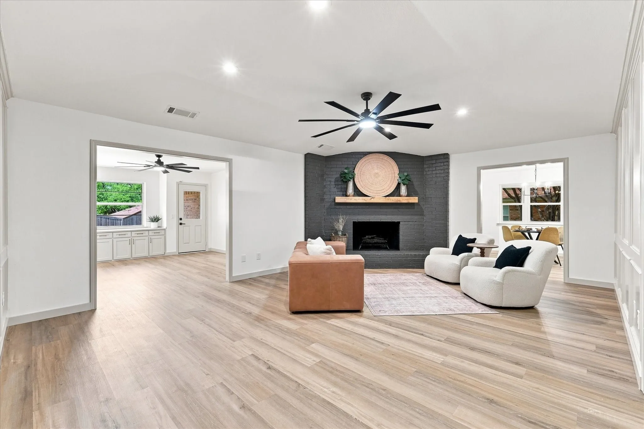 Single Family Residence For Sale in Denton County , 1419 San Antone Lane, Lewisville, Texas 75077, 4 Bedroom, 2 Bathroom, 2 Garage spaces, 2,072 Sqft, built in 1974, mls#21370814, Real Estate Agent in Lewisville, Homes For Sale in Denton county, Homes For Sale in Lewisville, Realtor in Lewisville Texas, Real Estate Brokerage Independent Realty Texas, Luminita Cordes Realtor