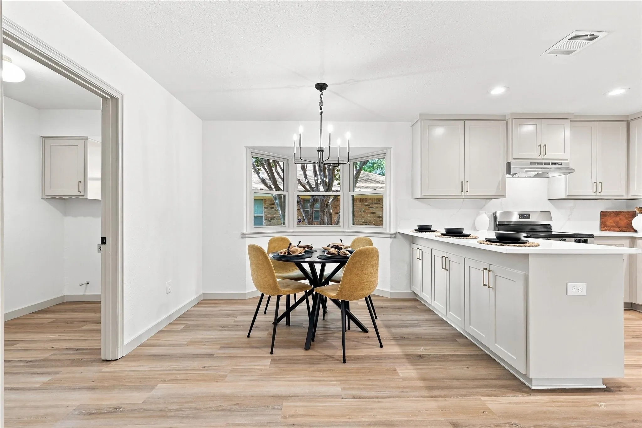 Single Family Residence For Sale in Denton County , 1419 San Antone Lane, Lewisville, Texas 75077, 4 Bedroom, 2 Bathroom, 2 Garage spaces, 2,072 Sqft, built in 1974, mls#21370814, Real Estate Agent in Lewisville, Homes For Sale in Denton county, Homes For Sale in Lewisville, Realtor in Lewisville Texas, Real Estate Brokerage Independent Realty Texas, Luminita Cordes Realtor