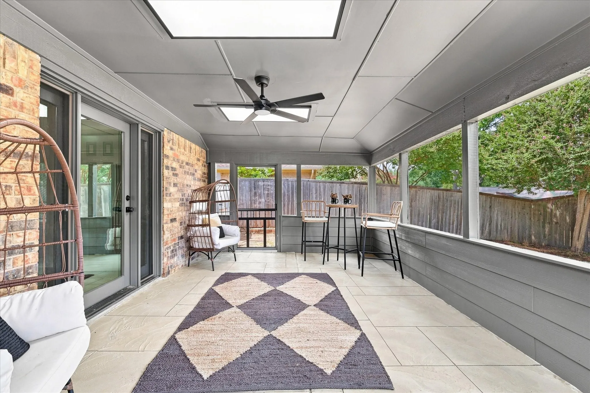 Single Family Residence For Sale in Denton County , 1419 San Antone Lane, Lewisville, Texas 75077, 4 Bedroom, 2 Bathroom, 2 Garage spaces, 2,072 Sqft, built in 1974, mls#21370814, Real Estate Agent in Lewisville, Homes For Sale in Denton county, Homes For Sale in Lewisville, Realtor in Lewisville Texas, Real Estate Brokerage Independent Realty Texas, Luminita Cordes Realtor