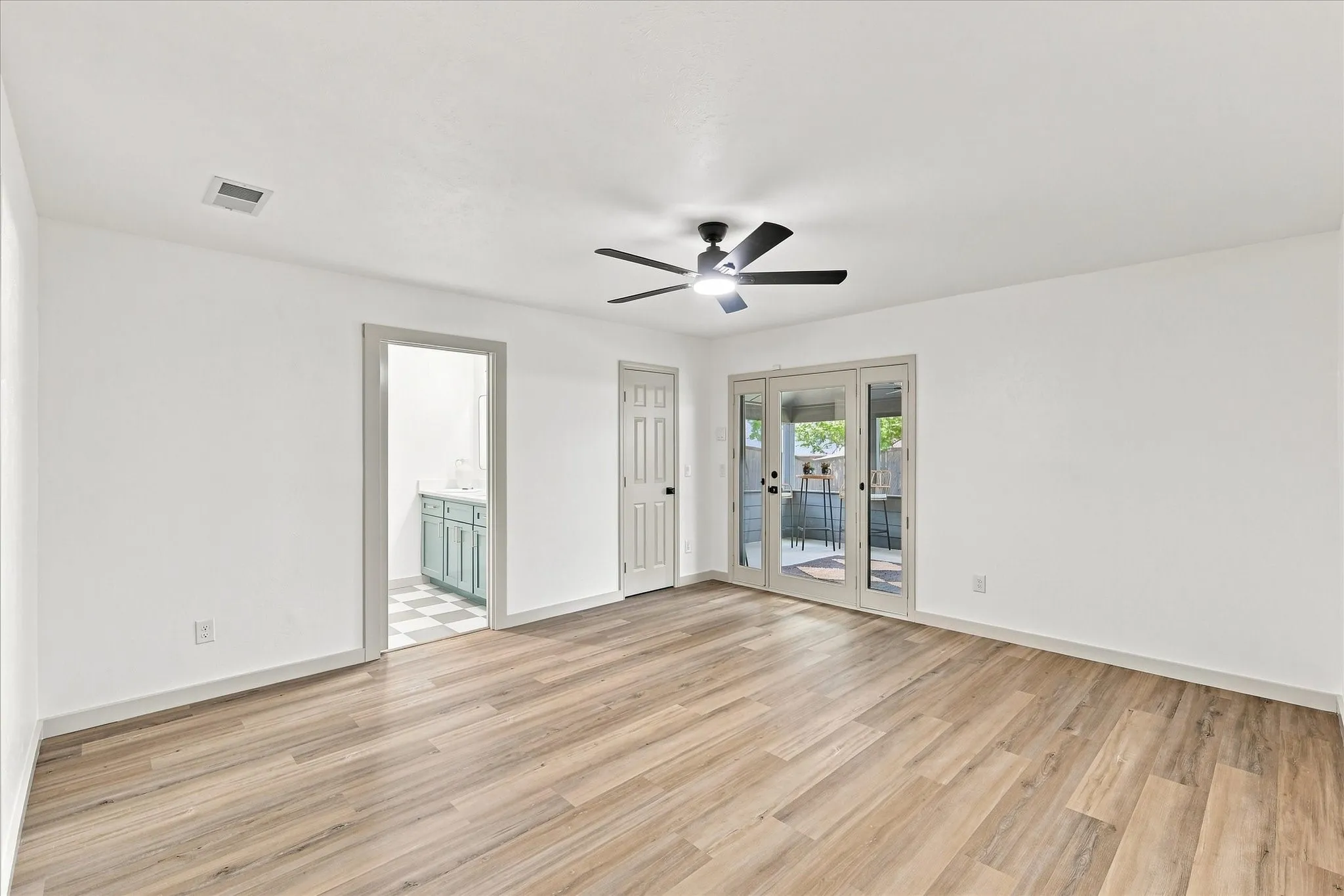 Single Family Residence For Sale in Denton County , 1419 San Antone Lane, Lewisville, Texas 75077, 4 Bedroom, 2 Bathroom, 2 Garage spaces, 2,072 Sqft, built in 1974, mls#21370814, Real Estate Agent in Lewisville, Homes For Sale in Denton county, Homes For Sale in Lewisville, Realtor in Lewisville Texas, Real Estate Brokerage Independent Realty Texas, Luminita Cordes Realtor
