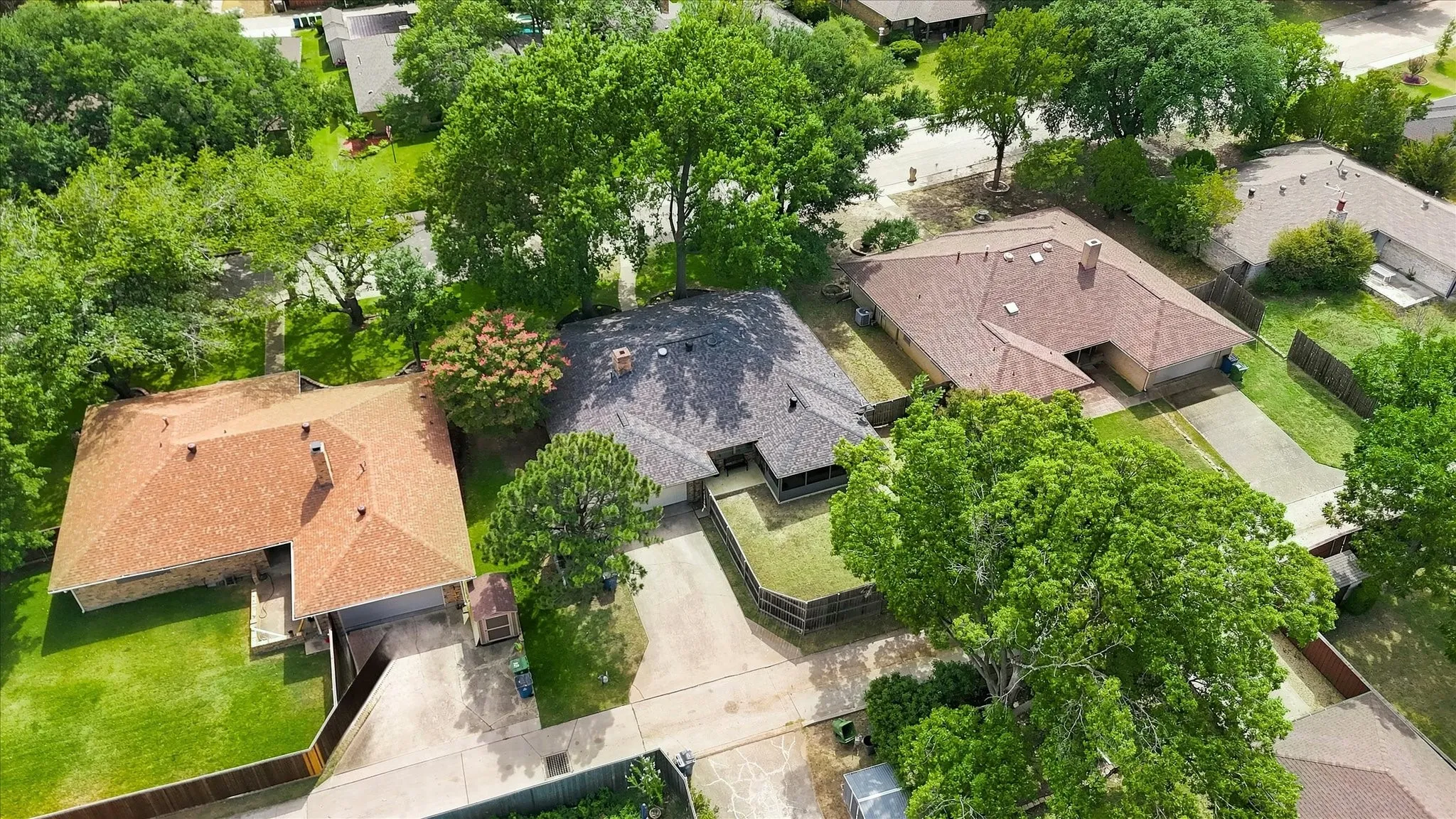 Single Family Residence For Sale in Denton County , 1419 San Antone Lane, Lewisville, Texas 75077, 4 Bedroom, 2 Bathroom, 2 Garage spaces, 2,072 Sqft, built in 1974, mls#21370814, Real Estate Agent in Lewisville, Homes For Sale in Denton county, Homes For Sale in Lewisville, Realtor in Lewisville Texas, Real Estate Brokerage Independent Realty Texas, Luminita Cordes Realtor