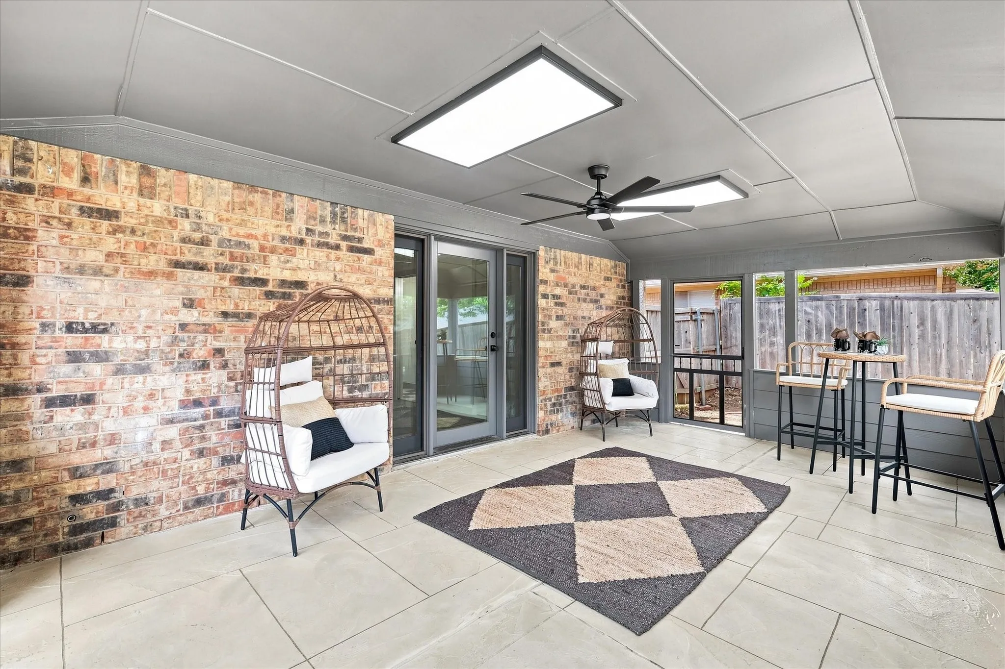 Single Family Residence For Sale in Denton County , 1419 San Antone Lane, Lewisville, Texas 75077, 4 Bedroom, 2 Bathroom, 2 Garage spaces, 2,072 Sqft, built in 1974, mls#21370814, Real Estate Agent in Lewisville, Homes For Sale in Denton county, Homes For Sale in Lewisville, Realtor in Lewisville Texas, Real Estate Brokerage Independent Realty Texas, Luminita Cordes Realtor