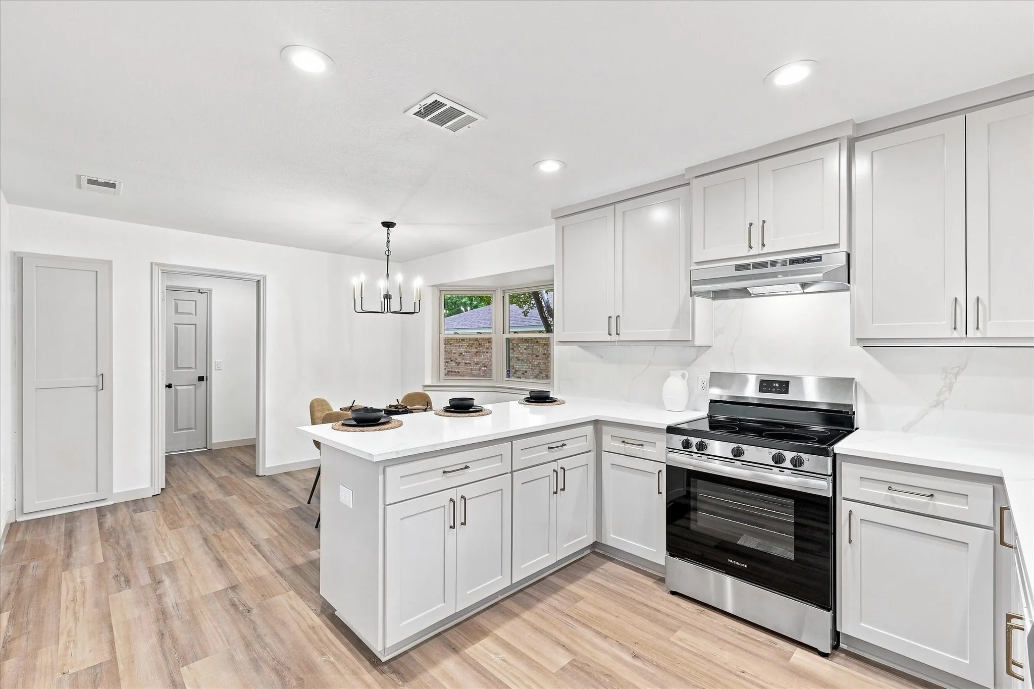 Single Family Residence For Sale in Denton County , 1419 San Antone Lane, Lewisville, Texas 75077, 4 Bedroom, 2 Bathroom, 2 Garage spaces, 2,072 Sqft, built in 1974, mls#21370814, Real Estate Agent in Lewisville, Homes For Sale in Denton county, Homes For Sale in Lewisville, Realtor in Lewisville Texas, Real Estate Brokerage Independent Realty Texas, Luminita Cordes Realtor