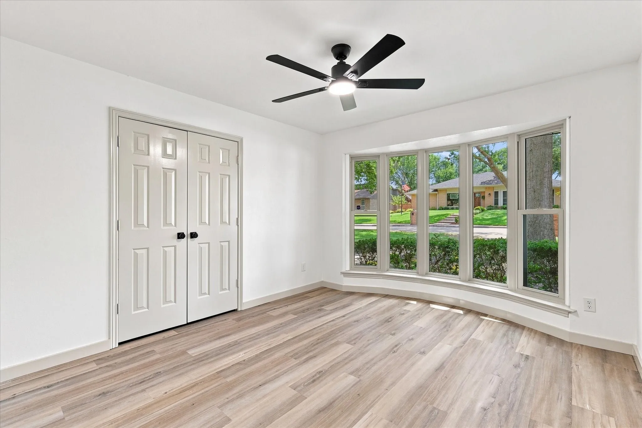Single Family Residence For Sale in Denton County , 1419 San Antone Lane, Lewisville, Texas 75077, 4 Bedroom, 2 Bathroom, 2 Garage spaces, 2,072 Sqft, built in 1974, mls#21370814, Real Estate Agent in Lewisville, Homes For Sale in Denton county, Homes For Sale in Lewisville, Realtor in Lewisville Texas, Real Estate Brokerage Independent Realty Texas, Luminita Cordes Realtor