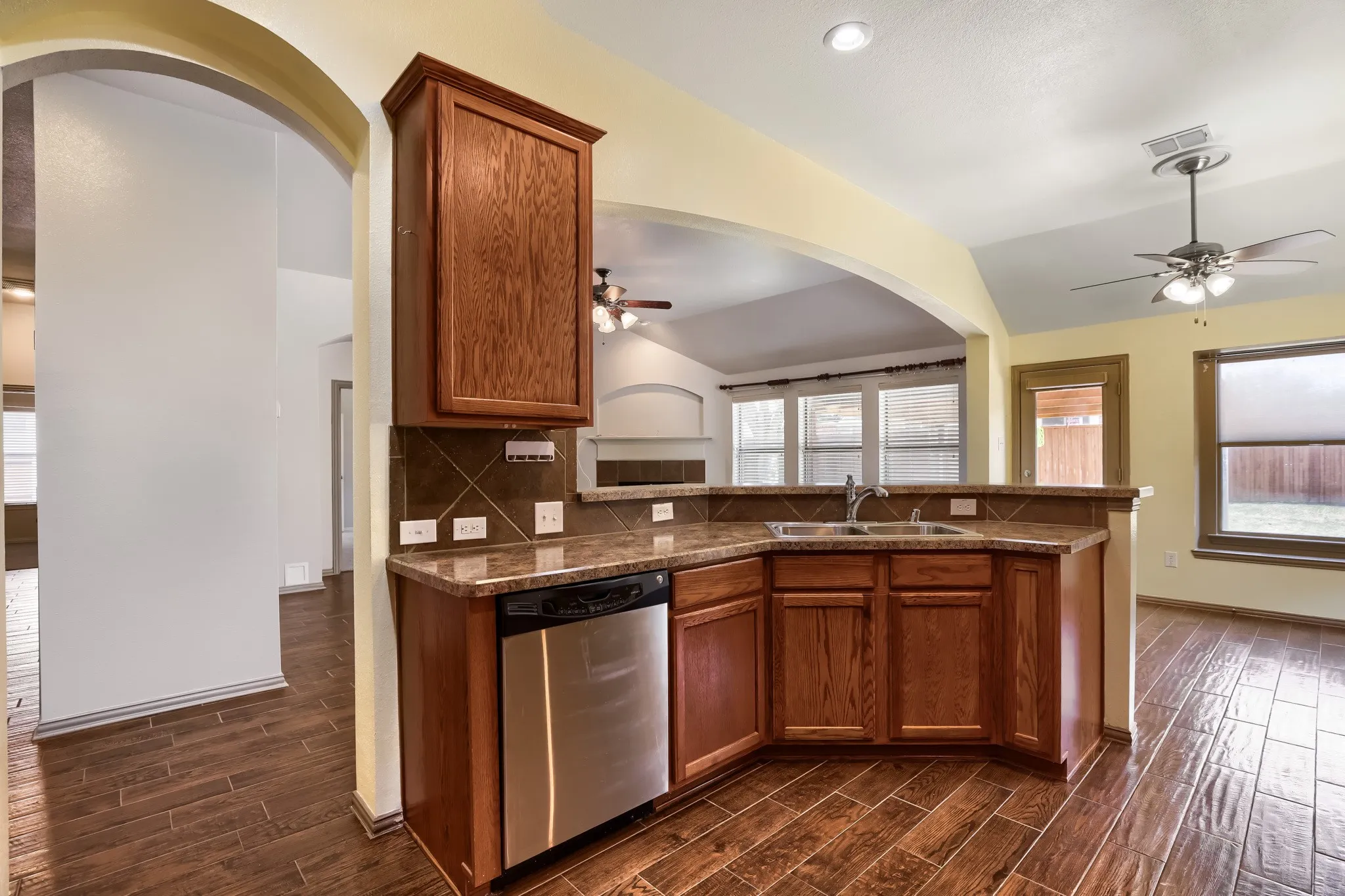 Single Family Residence For Sale in Kaufman County , 114 Beacon Hill Lane, Forney, Texas 75126, 3 Bedroom, 2 Bathroom, 2 Garage spaces, 2,005 Sqft, built in 2005, mls#21370464, Real Estate Agent in Forney, Homes For Sale in Kaufman county, Homes For Sale in Forney, Realtor in Forney Texas, Real Estate Brokerage Independent Realty Texas, Luminita Cordes Realtor