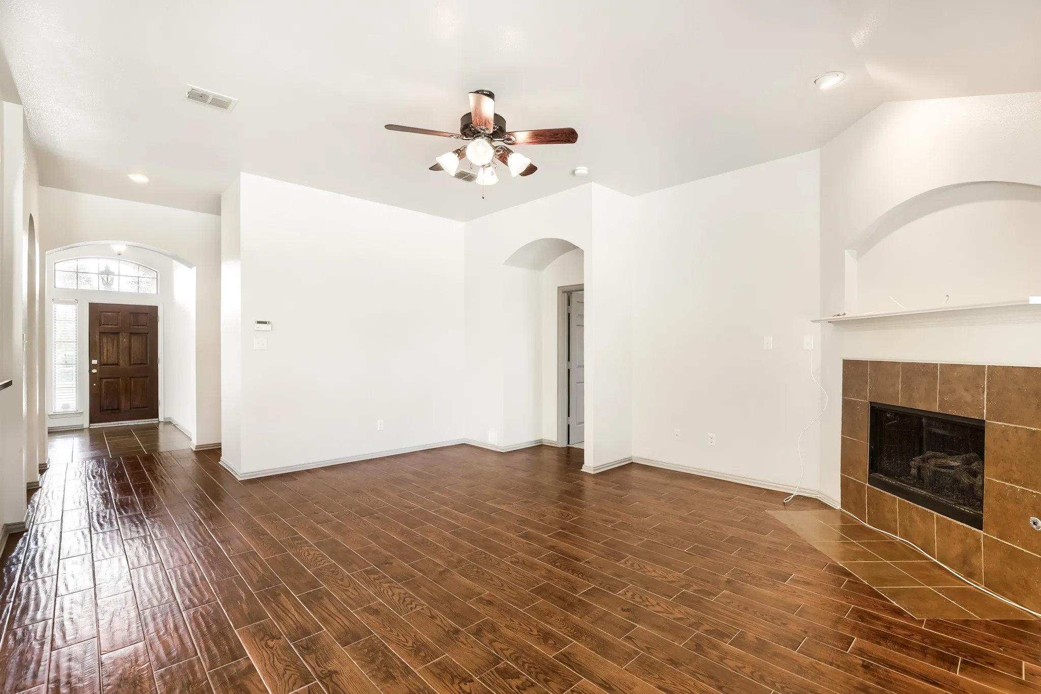 Single Family Residence For Sale in Kaufman County , 114 Beacon Hill Lane, Forney, Texas 75126, 3 Bedroom, 2 Bathroom, 2 Garage spaces, 2,005 Sqft, built in 2005, mls#21370464, Real Estate Agent in Forney, Homes For Sale in Kaufman county, Homes For Sale in Forney, Realtor in Forney Texas, Real Estate Brokerage Independent Realty Texas, Luminita Cordes Realtor