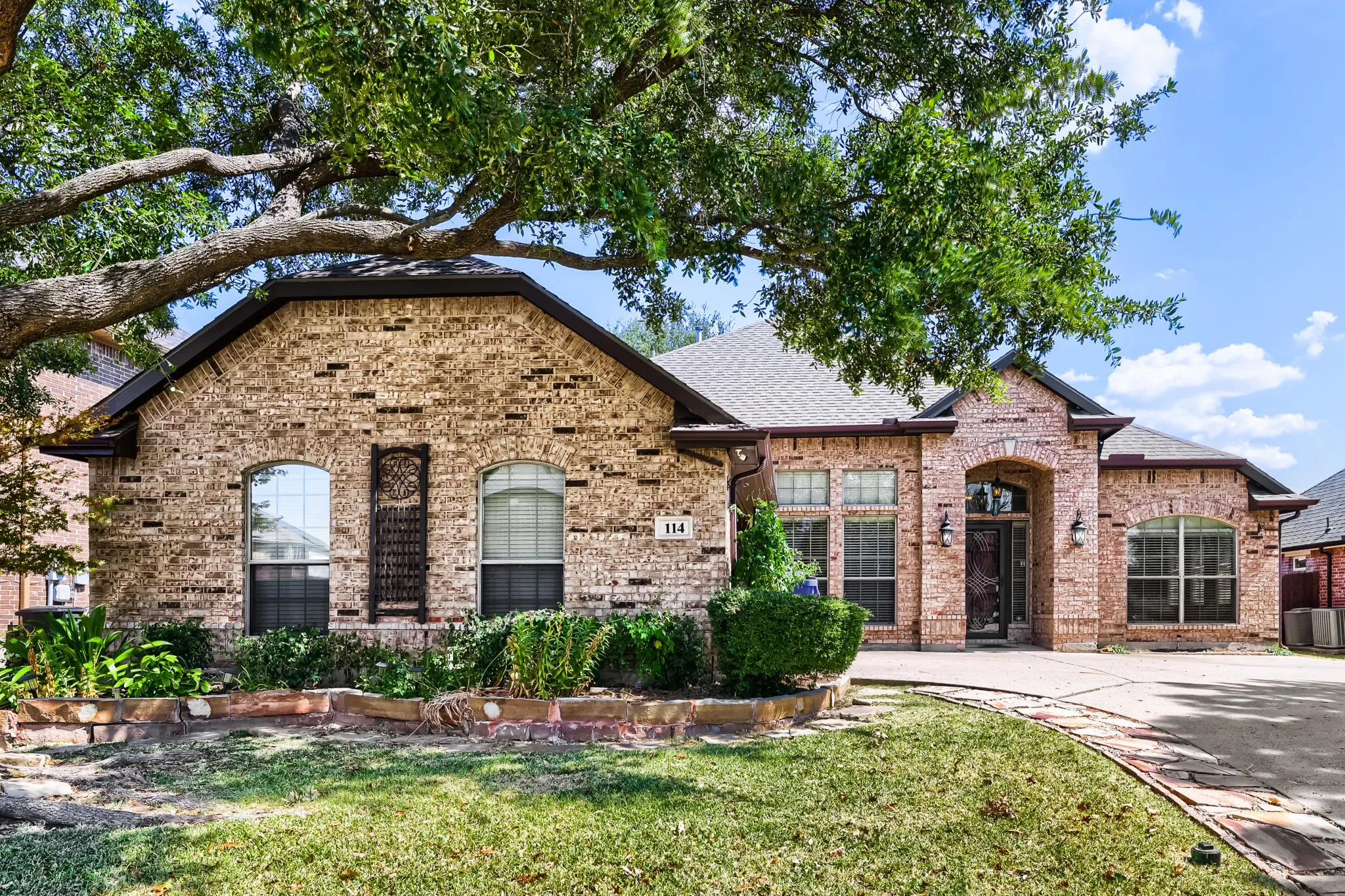 Single Family Residence For Sale in Kaufman County , 114 Beacon Hill Lane, Forney, Texas 75126, 3 Bedroom, 2 Bathroom, 2 Garage spaces, 2,005 Sqft, built in 2005, mls#21370464, Real Estate Agent in Forney, Homes For Sale in Kaufman county, Homes For Sale in Forney, Realtor in Forney Texas, Real Estate Brokerage Independent Realty Texas, Luminita Cordes Realtor