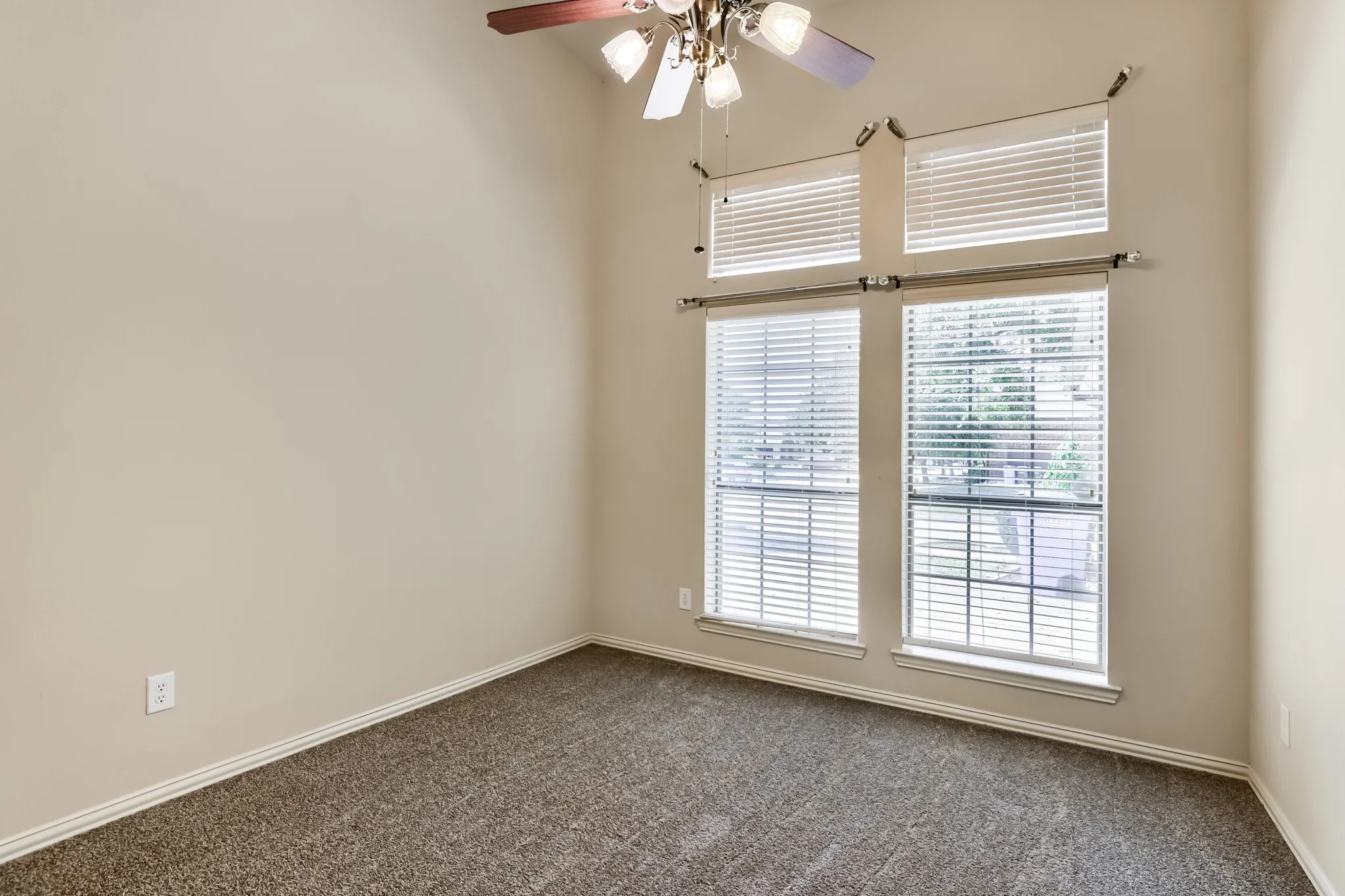 Single Family Residence For Sale in Kaufman County , 114 Beacon Hill Lane, Forney, Texas 75126, 3 Bedroom, 2 Bathroom, 2 Garage spaces, 2,005 Sqft, built in 2005, mls#21370464, Real Estate Agent in Forney, Homes For Sale in Kaufman county, Homes For Sale in Forney, Realtor in Forney Texas, Real Estate Brokerage Independent Realty Texas, Luminita Cordes Realtor