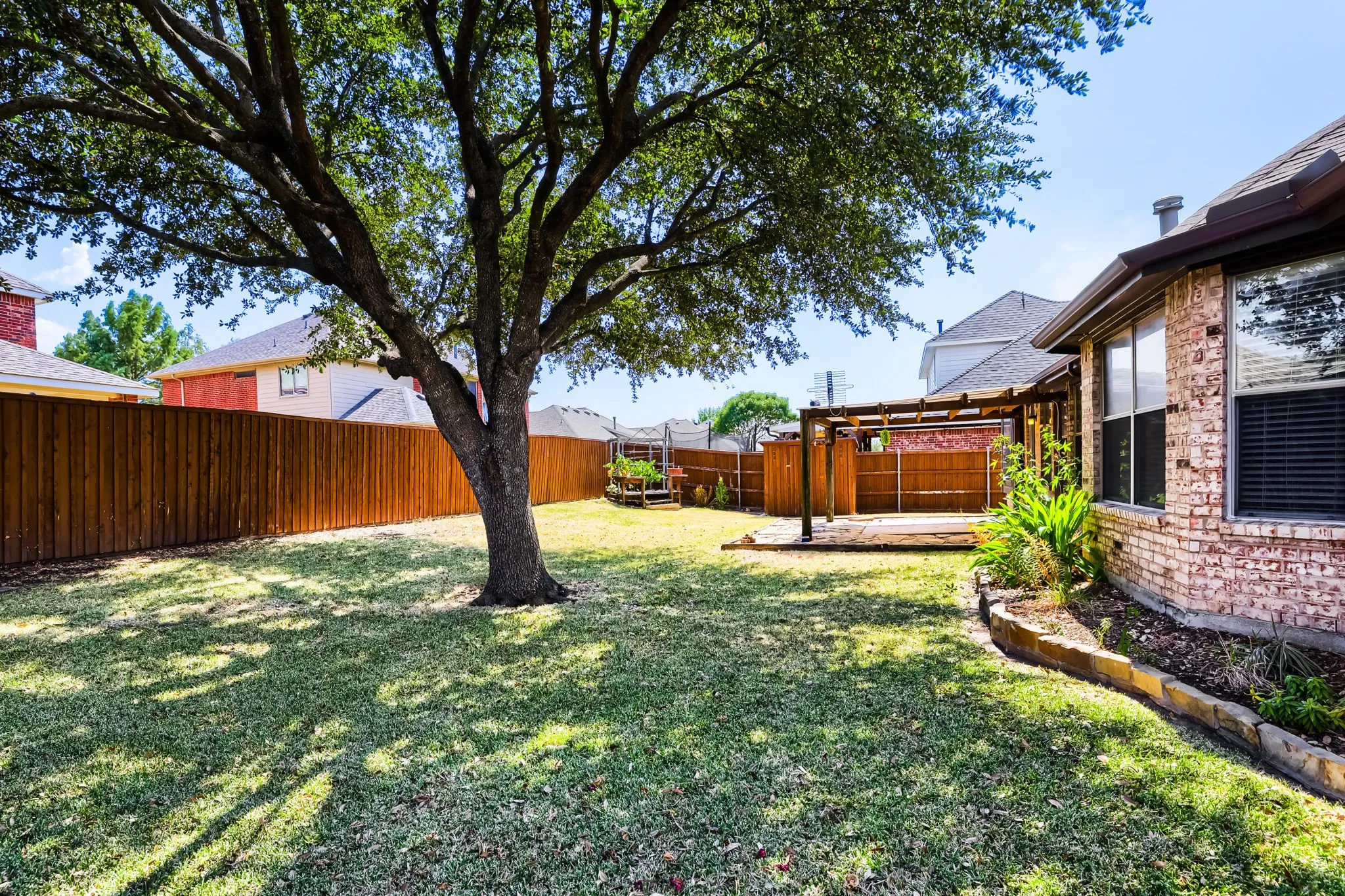 Single Family Residence For Sale in Kaufman County , 114 Beacon Hill Lane, Forney, Texas 75126, 3 Bedroom, 2 Bathroom, 2 Garage spaces, 2,005 Sqft, built in 2005, mls#21370464, Real Estate Agent in Forney, Homes For Sale in Kaufman county, Homes For Sale in Forney, Realtor in Forney Texas, Real Estate Brokerage Independent Realty Texas, Luminita Cordes Realtor