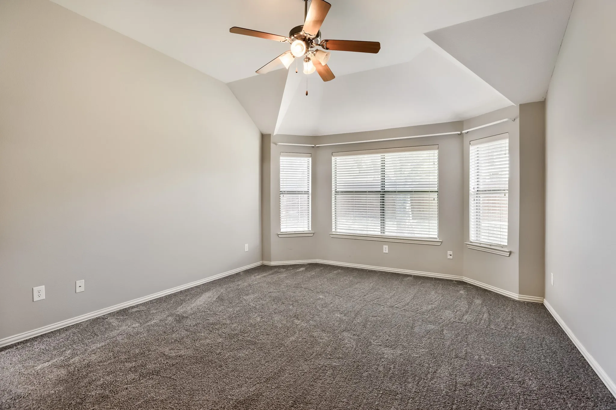 Single Family Residence For Sale in Kaufman County , 114 Beacon Hill Lane, Forney, Texas 75126, 3 Bedroom, 2 Bathroom, 2 Garage spaces, 2,005 Sqft, built in 2005, mls#21370464, Real Estate Agent in Forney, Homes For Sale in Kaufman county, Homes For Sale in Forney, Realtor in Forney Texas, Real Estate Brokerage Independent Realty Texas, Luminita Cordes Realtor