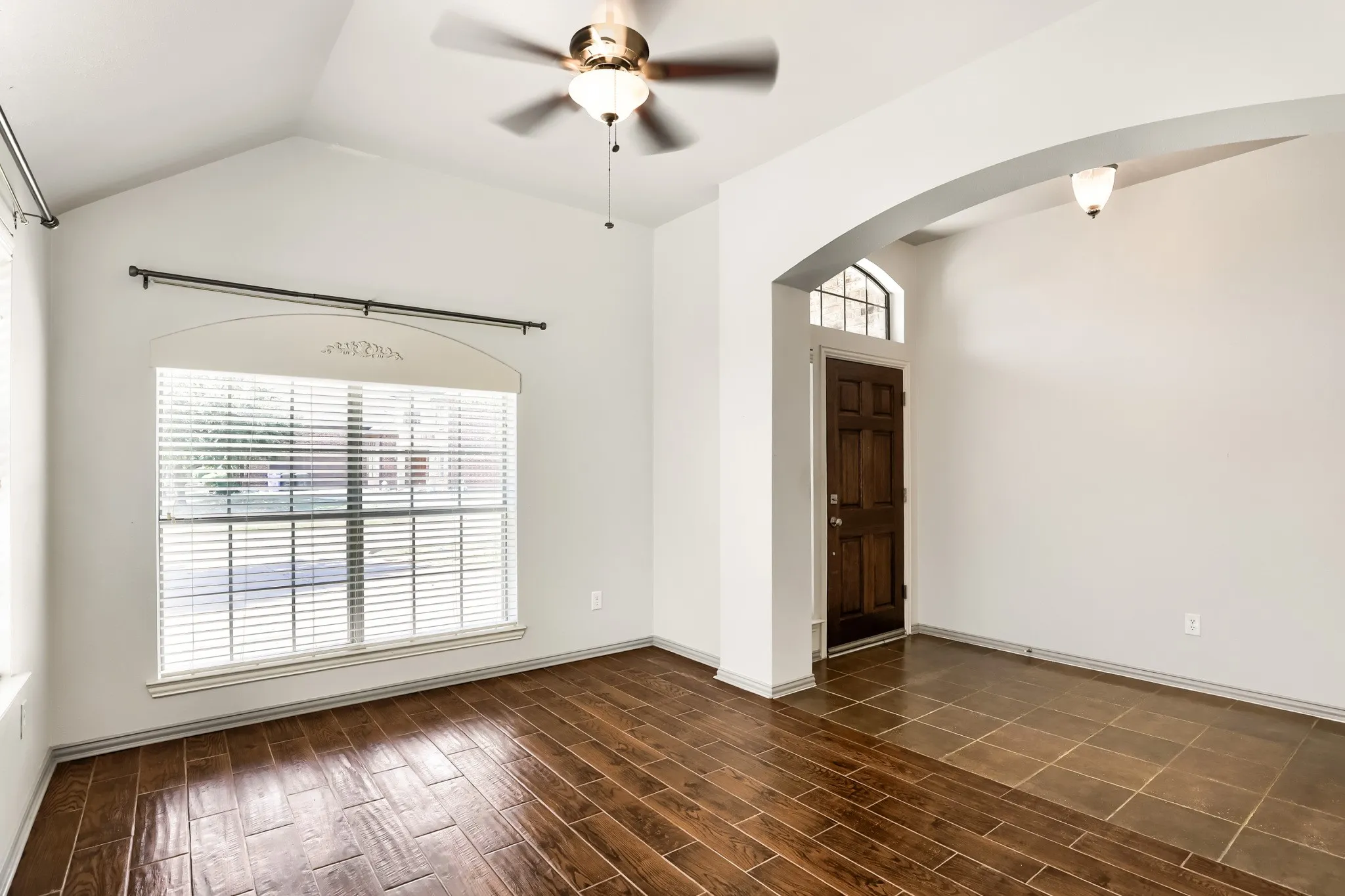 Single Family Residence For Sale in Kaufman County , 114 Beacon Hill Lane, Forney, Texas 75126, 3 Bedroom, 2 Bathroom, 2 Garage spaces, 2,005 Sqft, built in 2005, mls#21370464, Real Estate Agent in Forney, Homes For Sale in Kaufman county, Homes For Sale in Forney, Realtor in Forney Texas, Real Estate Brokerage Independent Realty Texas, Luminita Cordes Realtor