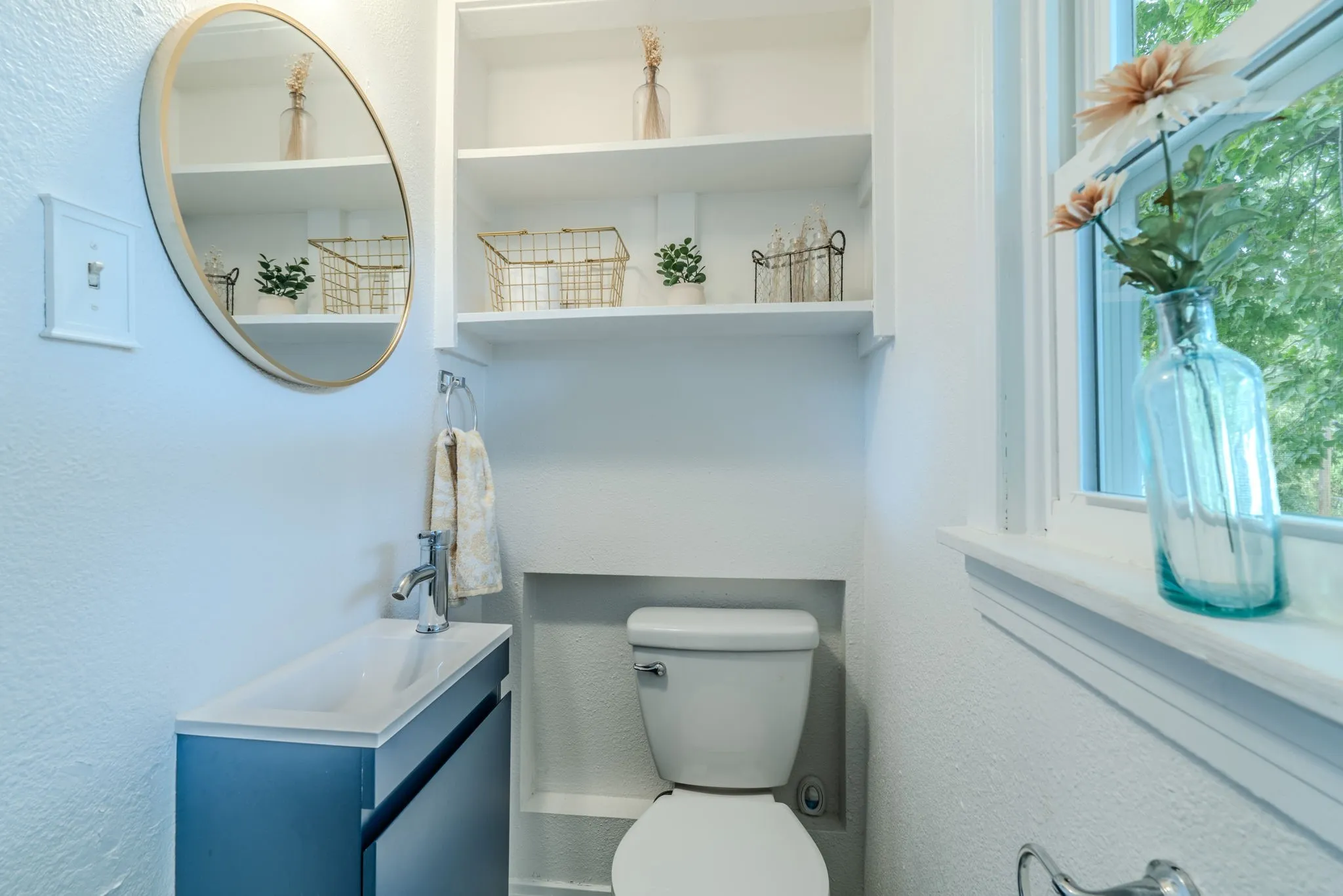 Adorable half bath conveniently located off kitchen