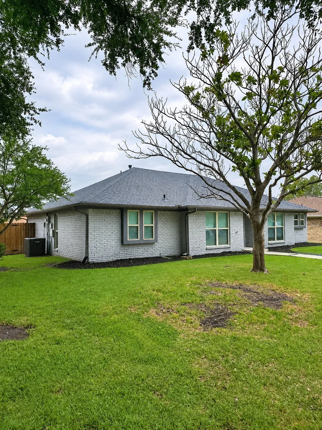 Single Family Residence For Sale in Denton County , 1922 Camden Way, Carrollton, Texas 75007, 3 Bedroom, 3 Bathroom, 2 Garage spaces, 2,467 Sqft, built in 1978, mls#21369242, Real Estate Agent in Carrollton, Homes For Sale in Denton county, Homes For Sale in Carrollton, Realtor in Carrollton Texas, Real Estate Brokerage Independent Realty Texas, Luminita Cordes Realtor