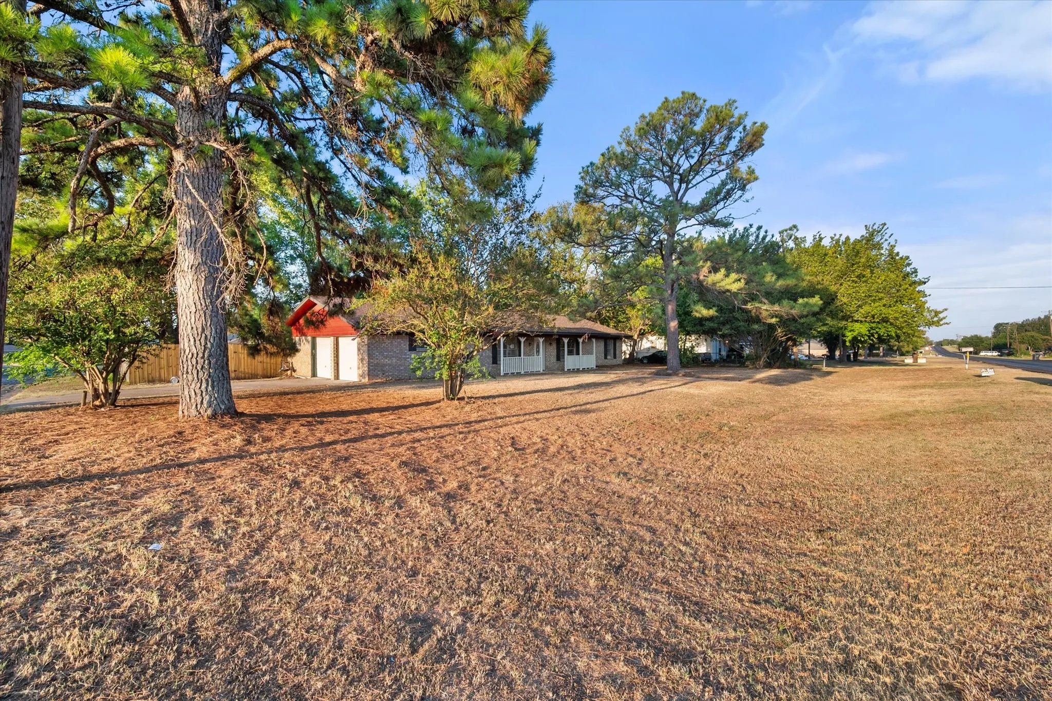 Single Family Residence For Sale in Navarro County , 3400 Emhouse Road, Corsicana, Texas 75110, 3 Bedroom, 2 Bathroom, 2 Garage spaces, 1,730 Sqft, built in 1968, mls#21371816, Real Estate Agent in Corsicana, Homes For Sale in Navarro county, Homes For Sale in Corsicana, Realtor in Corsicana Texas, Real Estate Brokerage Independent Realty Texas, Luminita Cordes Realtor
