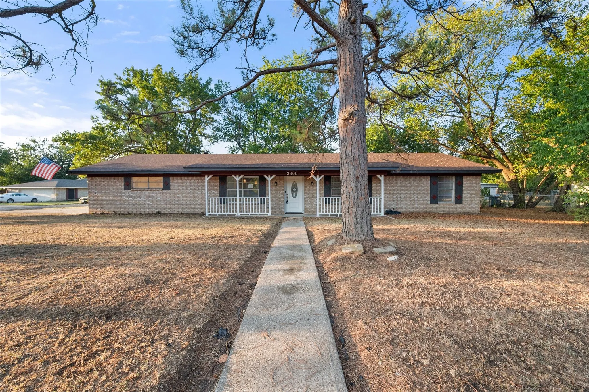 Single Family Residence For Sale in Navarro County , 3400 Emhouse Road, Corsicana, Texas 75110, 3 Bedroom, 2 Bathroom, 2 Garage spaces, 1,730 Sqft, built in 1968, mls#21371816, Real Estate Agent in Corsicana, Homes For Sale in Navarro county, Homes For Sale in Corsicana, Realtor in Corsicana Texas, Real Estate Brokerage Independent Realty Texas, Luminita Cordes Realtor