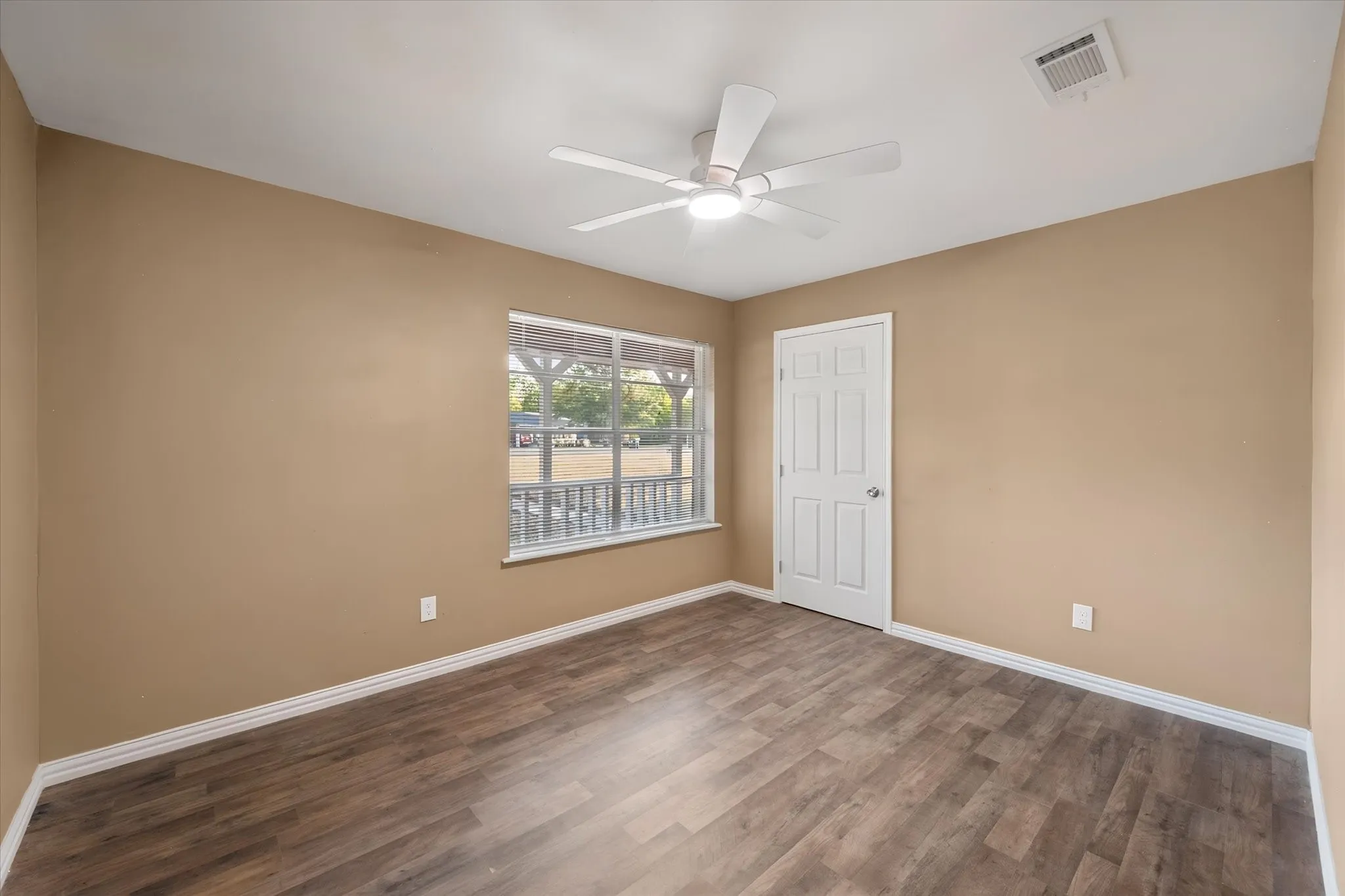 Single Family Residence For Sale in Navarro County , 3400 Emhouse Road, Corsicana, Texas 75110, 3 Bedroom, 2 Bathroom, 2 Garage spaces, 1,730 Sqft, built in 1968, mls#21371816, Real Estate Agent in Corsicana, Homes For Sale in Navarro county, Homes For Sale in Corsicana, Realtor in Corsicana Texas, Real Estate Brokerage Independent Realty Texas, Luminita Cordes Realtor