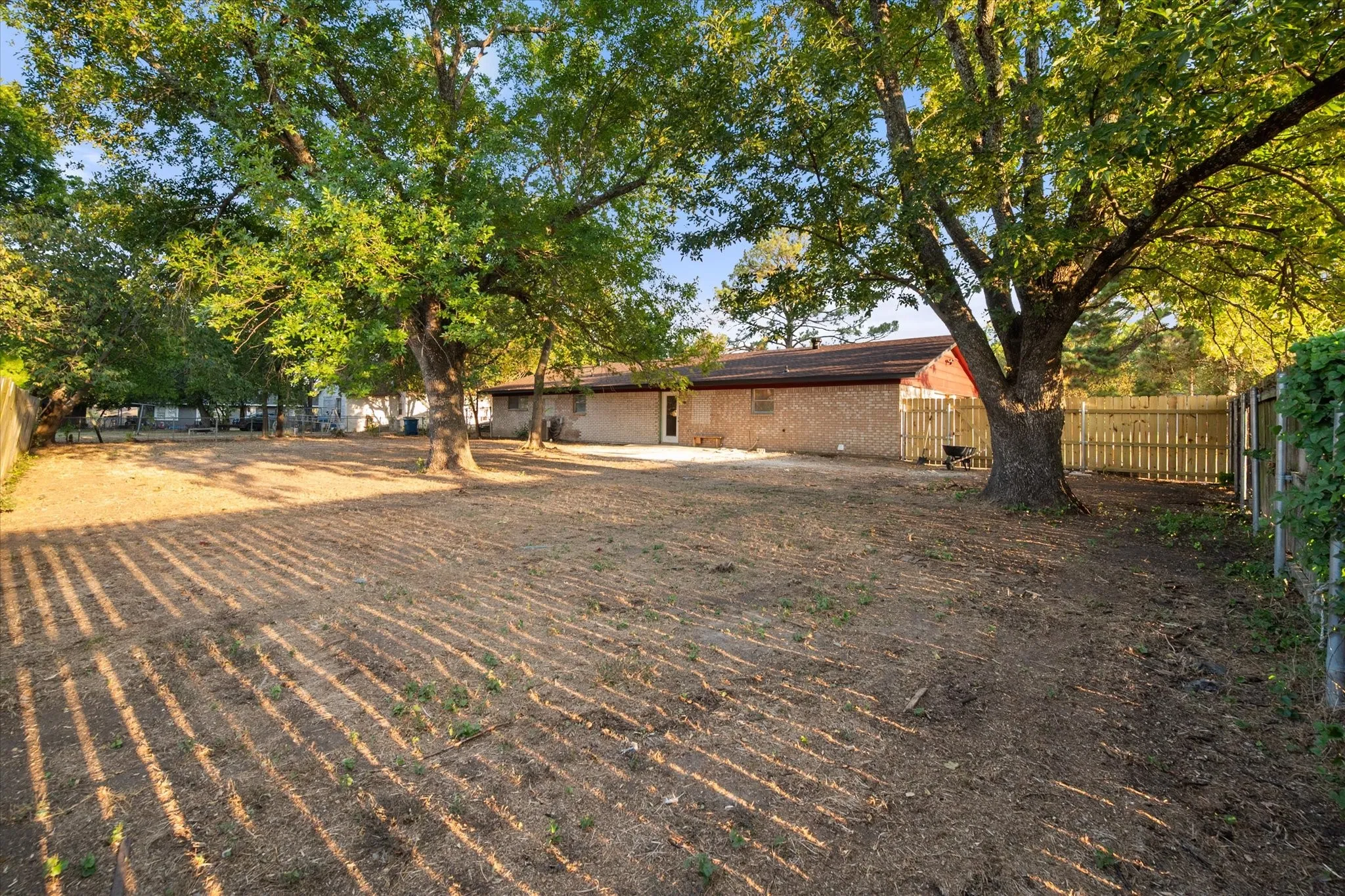 Single Family Residence For Sale in Navarro County , 3400 Emhouse Road, Corsicana, Texas 75110, 3 Bedroom, 2 Bathroom, 2 Garage spaces, 1,730 Sqft, built in 1968, mls#21371816, Real Estate Agent in Corsicana, Homes For Sale in Navarro county, Homes For Sale in Corsicana, Realtor in Corsicana Texas, Real Estate Brokerage Independent Realty Texas, Luminita Cordes Realtor