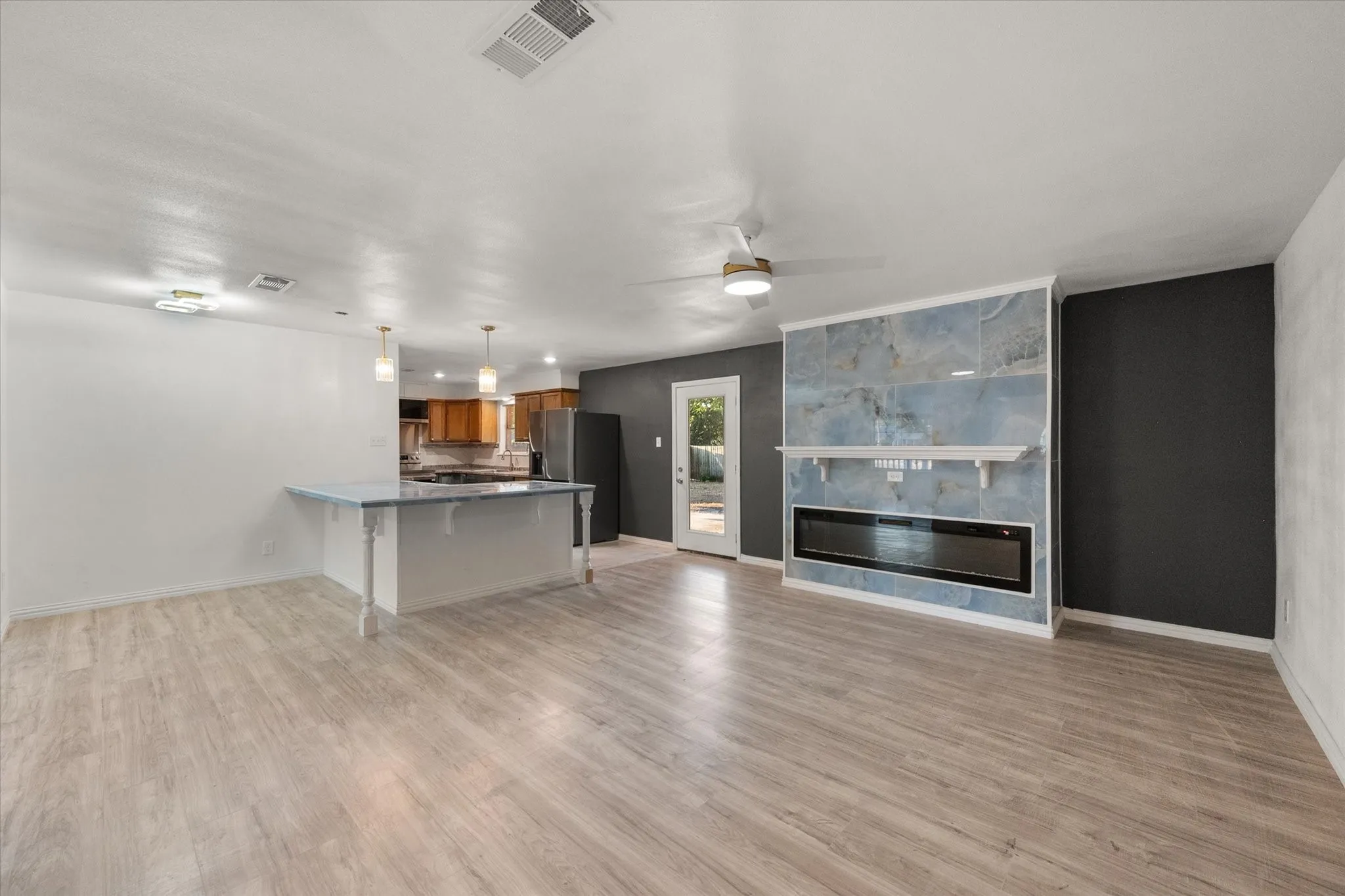 Single Family Residence For Sale in Navarro County , 3400 Emhouse Road, Corsicana, Texas 75110, 3 Bedroom, 2 Bathroom, 2 Garage spaces, 1,730 Sqft, built in 1968, mls#21371816, Real Estate Agent in Corsicana, Homes For Sale in Navarro county, Homes For Sale in Corsicana, Realtor in Corsicana Texas, Real Estate Brokerage Independent Realty Texas, Luminita Cordes Realtor