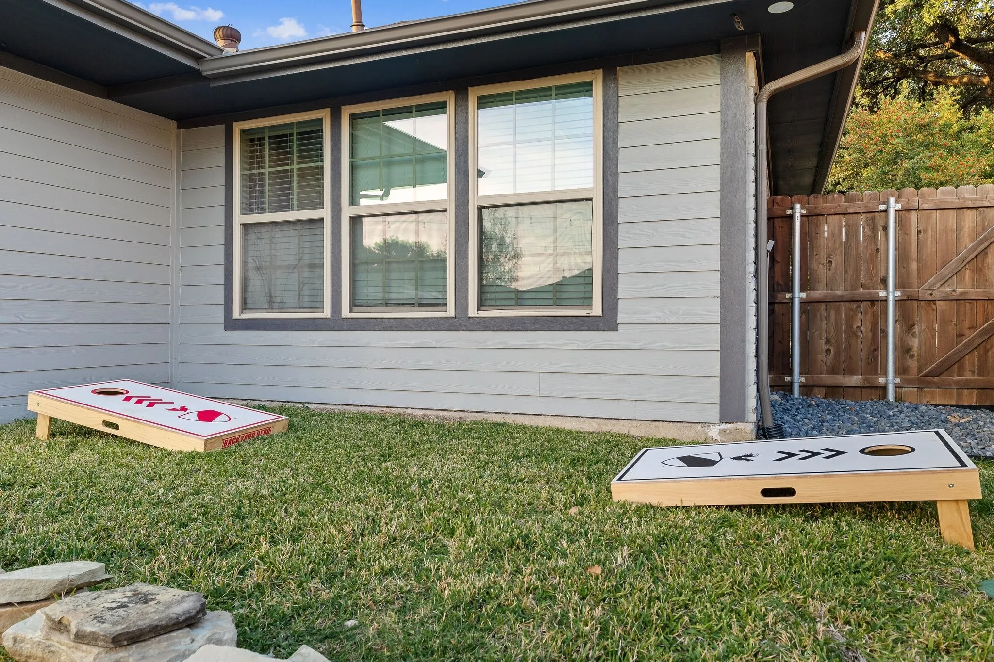 Single Family Residence For Rent in Denton County , 1922 Camden Way, Carrollton, Texas 75007, 3 Bedroom, 3 Bathroom, 2 Garage spaces, 2,467 Sqft, built in 1978, mls#21369583, Real Estate Agent in Carrollton, Homes For Rent in Denton county, Homes For Rent in Carrollton, Realtor in Carrollton Texas, Real Estate Brokerage Independent Realty Texas, Luminita Cordes Realtor