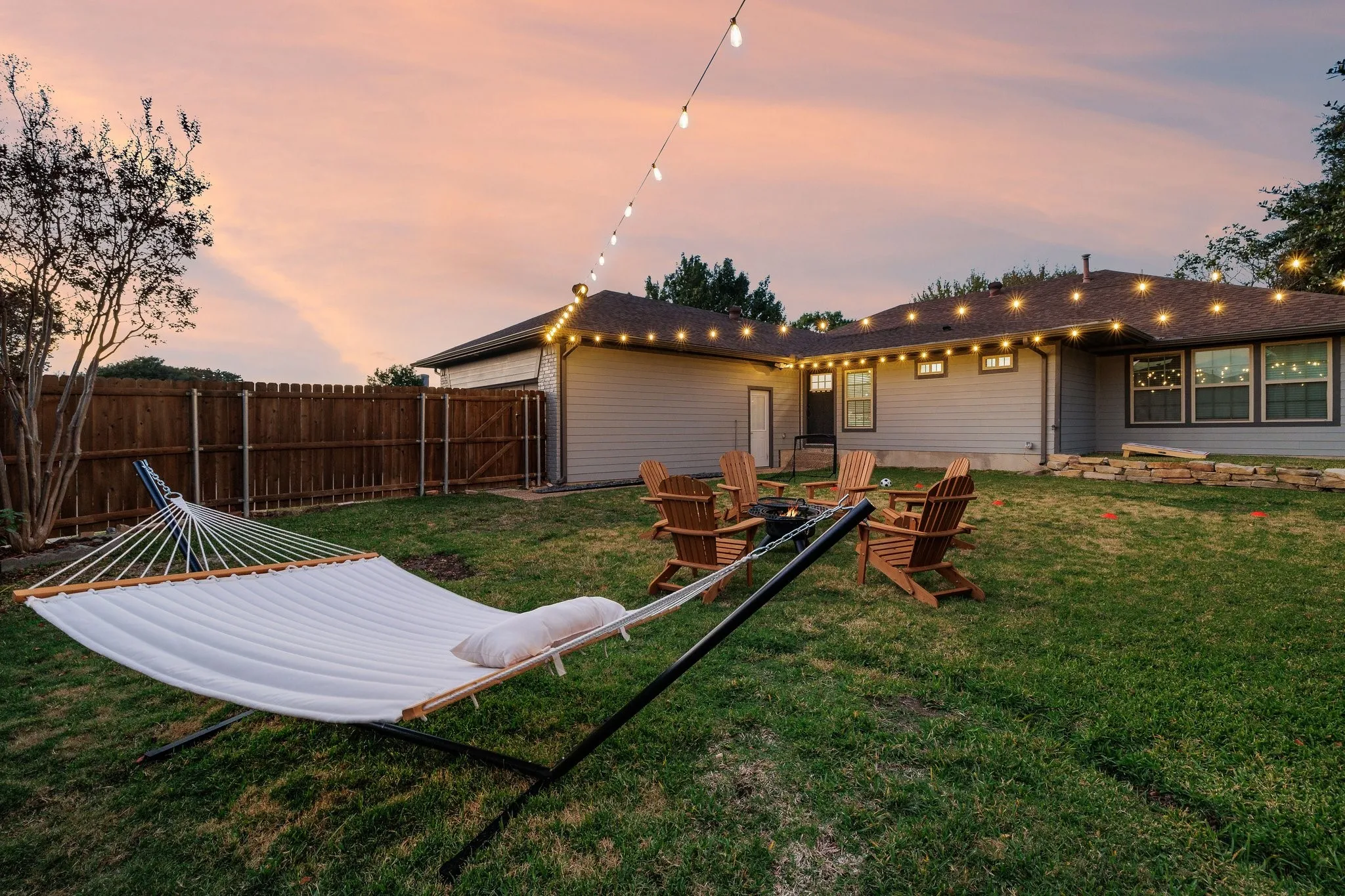 Single Family Residence For Rent in Denton County , 1922 Camden Way, Carrollton, Texas 75007, 3 Bedroom, 3 Bathroom, 2 Garage spaces, 2,467 Sqft, built in 1978, mls#21369583, Real Estate Agent in Carrollton, Homes For Rent in Denton county, Homes For Rent in Carrollton, Realtor in Carrollton Texas, Real Estate Brokerage Independent Realty Texas, Luminita Cordes Realtor